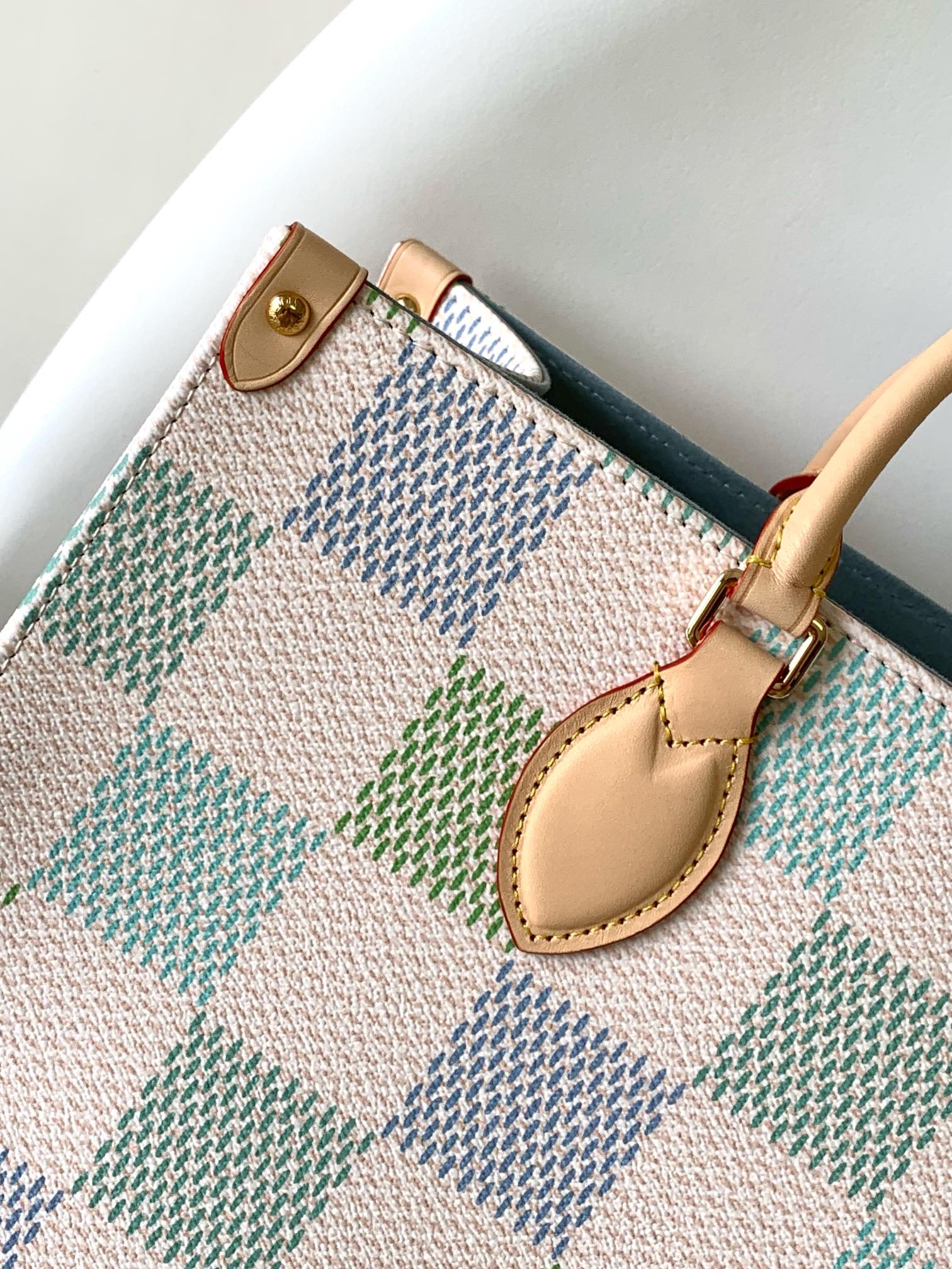 Louis Vuitton OnTheGo MM Monogram Tote Bag - Image 6