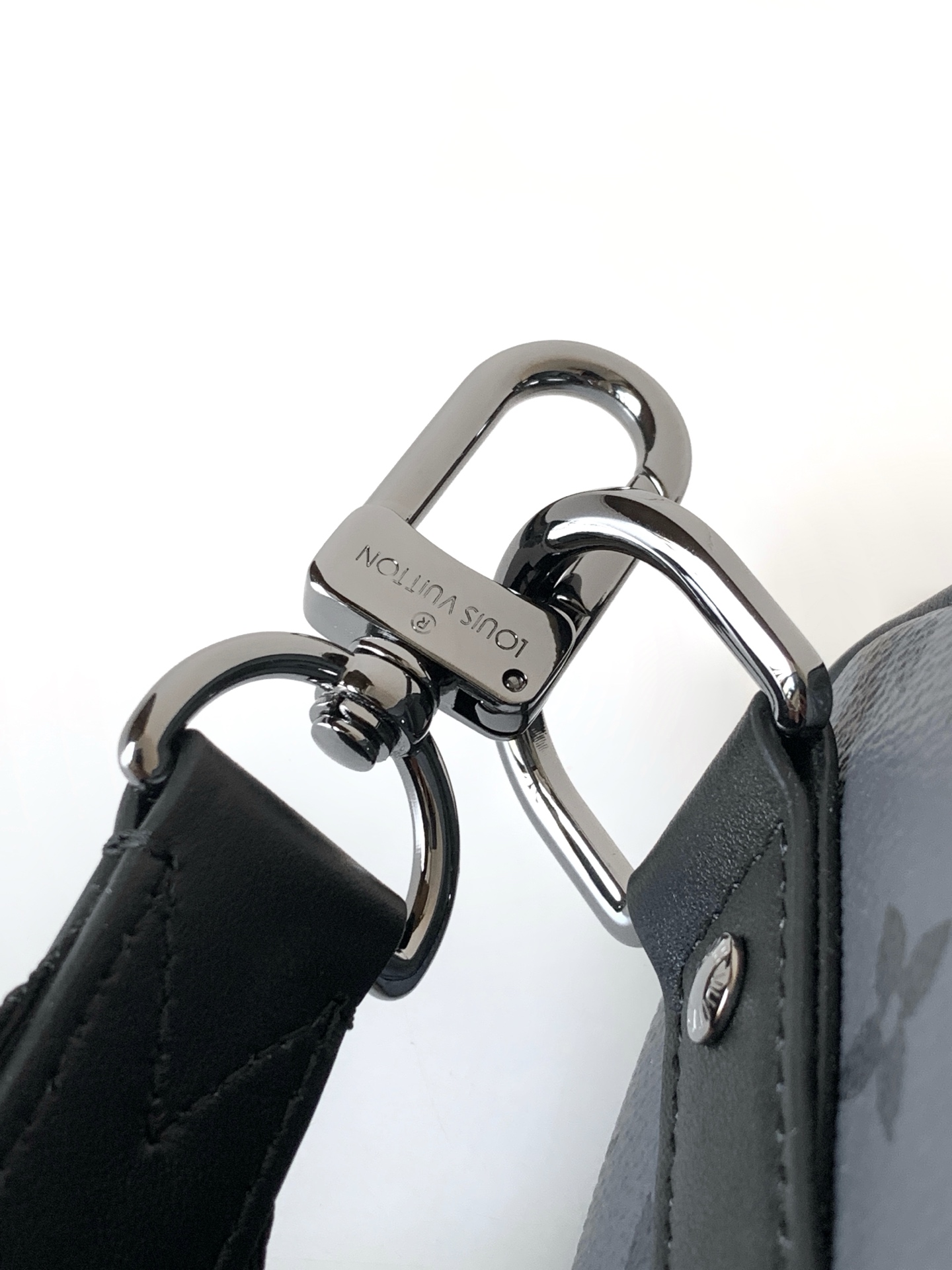 Louis Vuitton Keepall 25 Monogram Eclipse Reverse Canvas Bag - Image 6