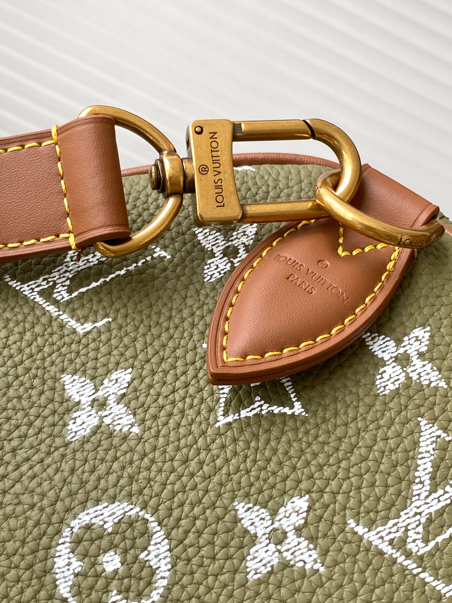 Speedy P9 Bandoulière 30 Handbag in Green Monogram Leather - Image 6