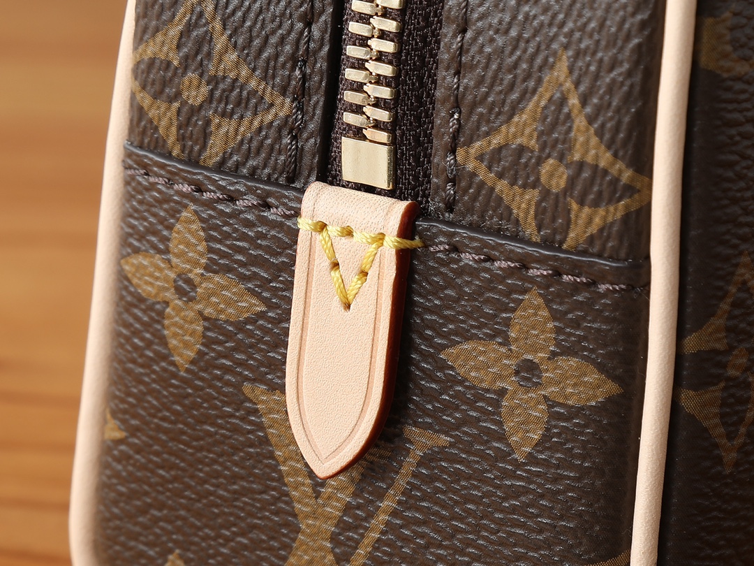 Louis Vuitton Hang On Shoulder Bag M47031 - Image 6