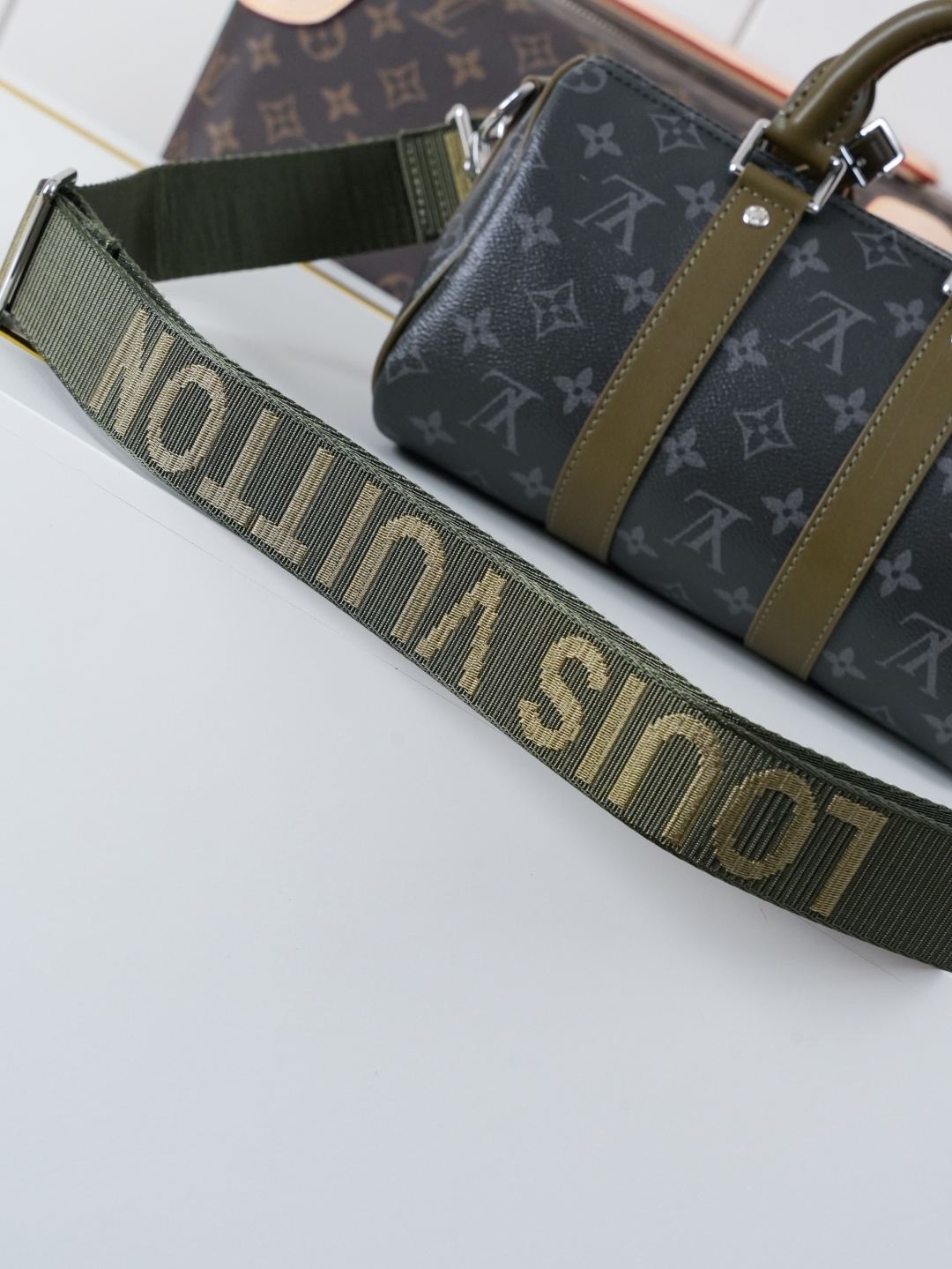 Louis Vuitton Keepall Bandoulière 25 Monogram Eclipse Travel Bag - Image 6