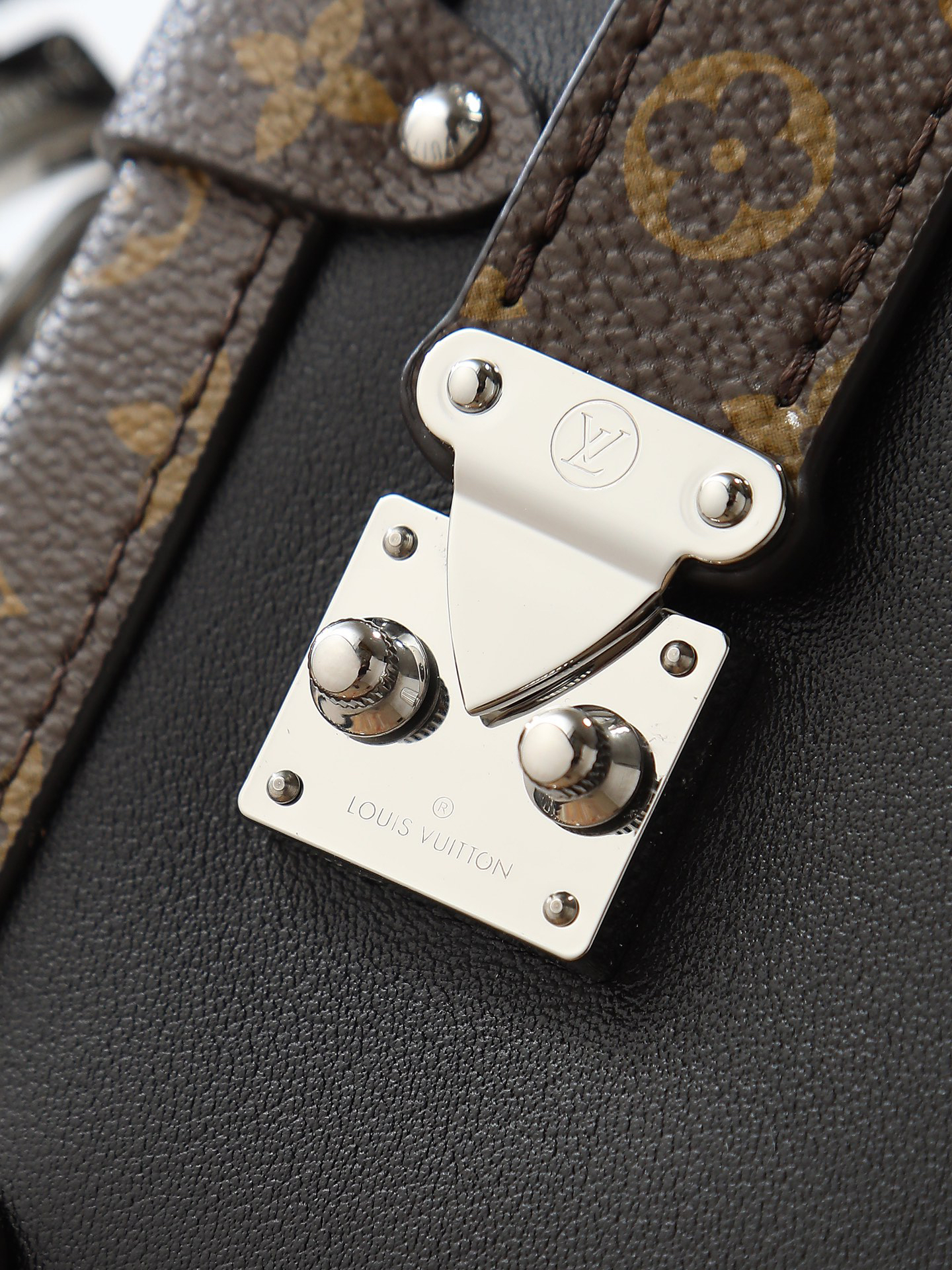Louis Vuitton Side Trunk Vibe Leather Bag M15195 - Image 6
