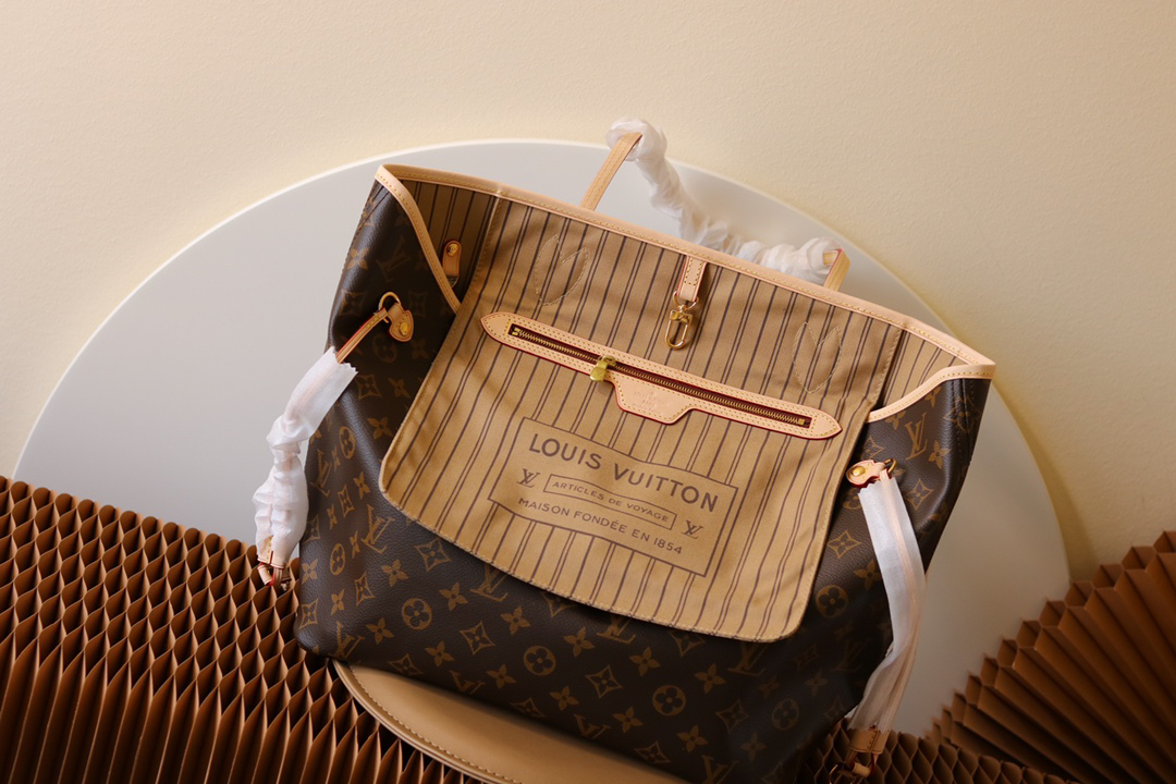 Louis Vuitton Neverfull Medium Tote Bag - Image 6