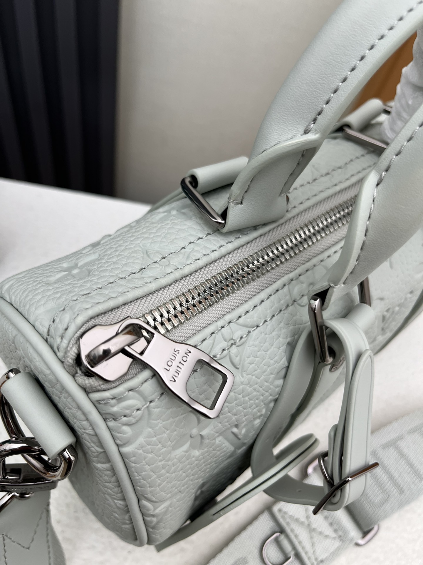 Louis Vuitton Keepall Bandouliere 25 Travel Bag - Image 6