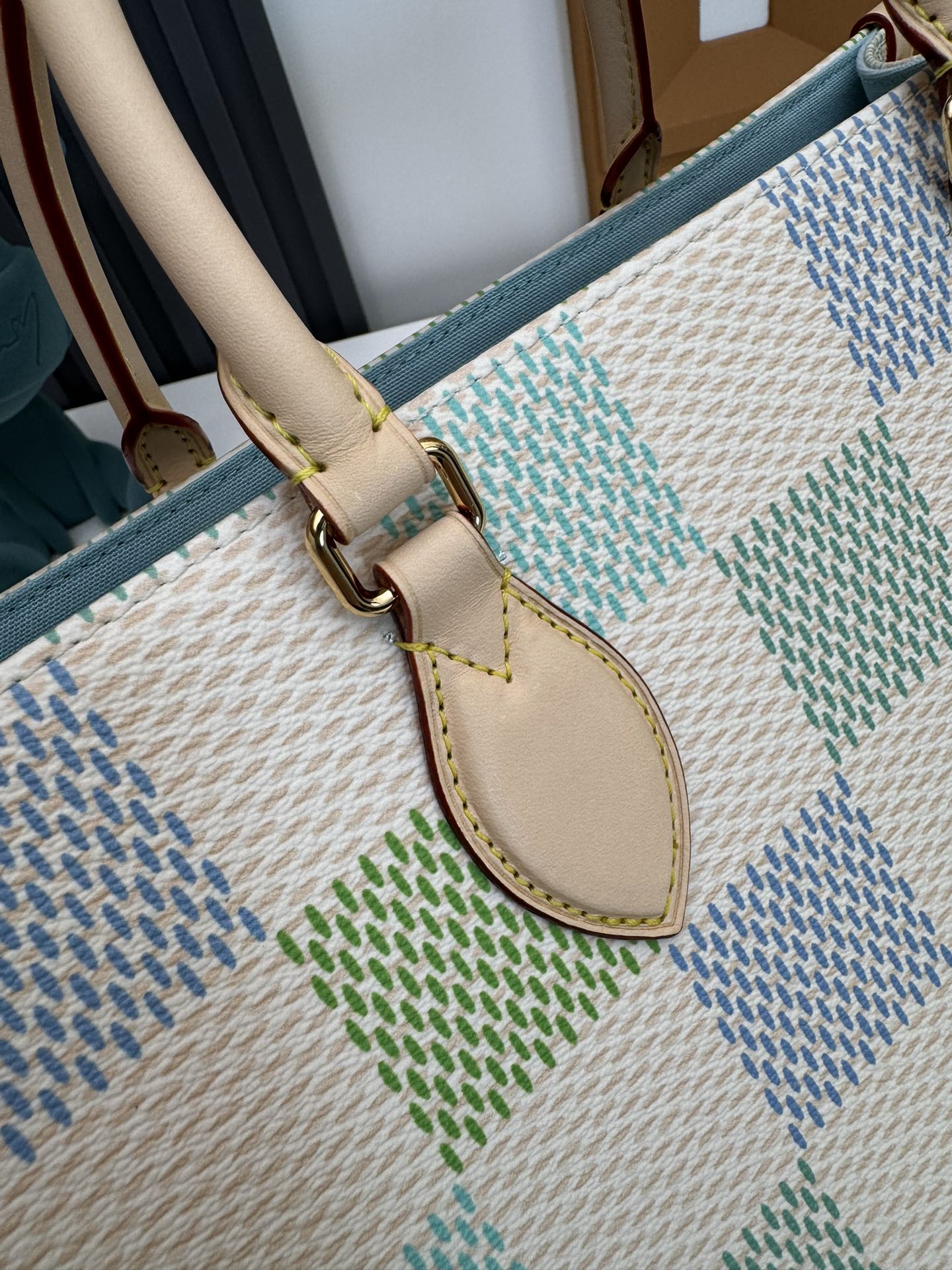 Louis Vuitton OnTheGo Medium Handbag - Image 6