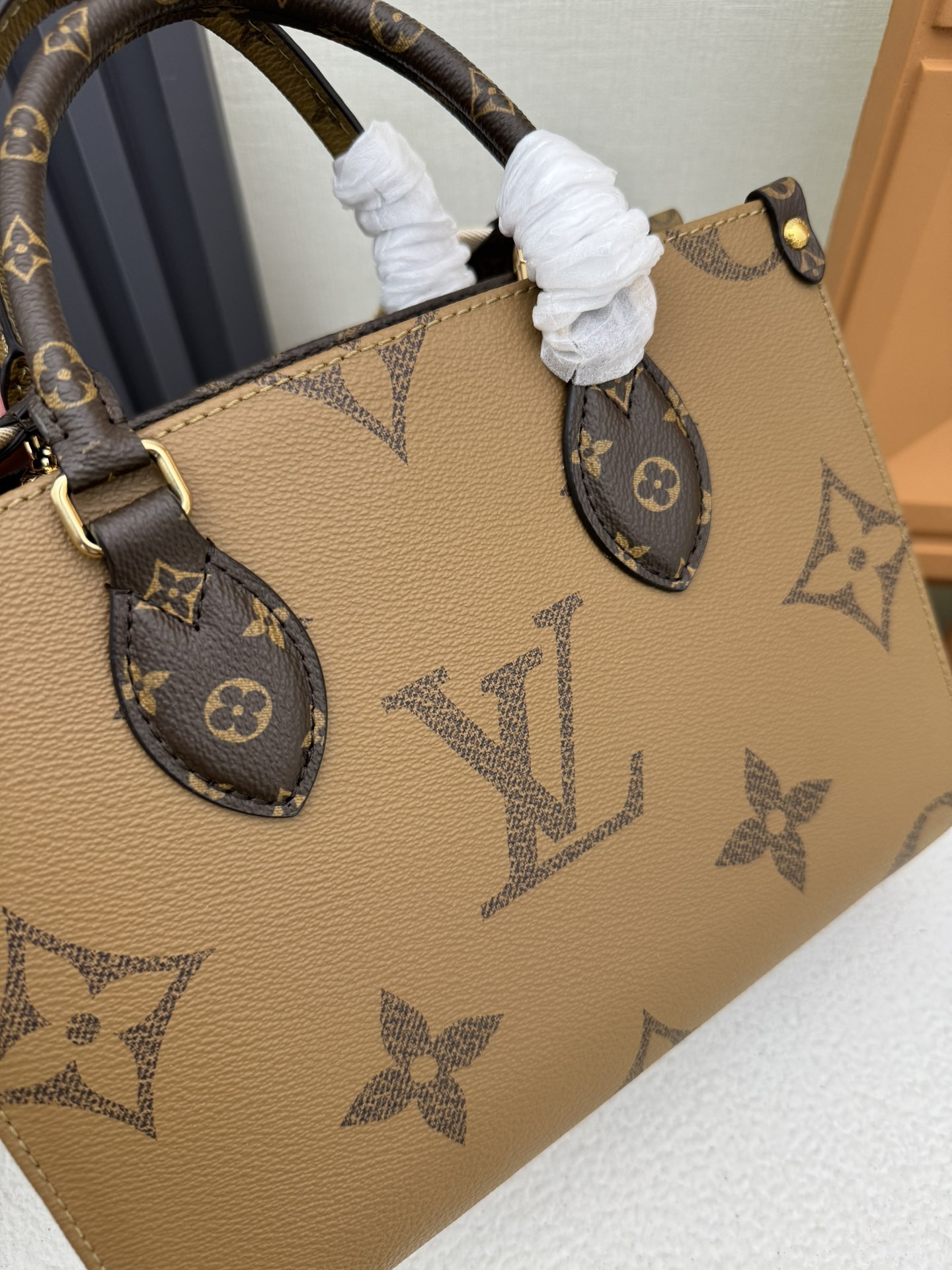 Louis Vuitton OnTheGo Small Tote Bag in Monogram Canvas - Image 6