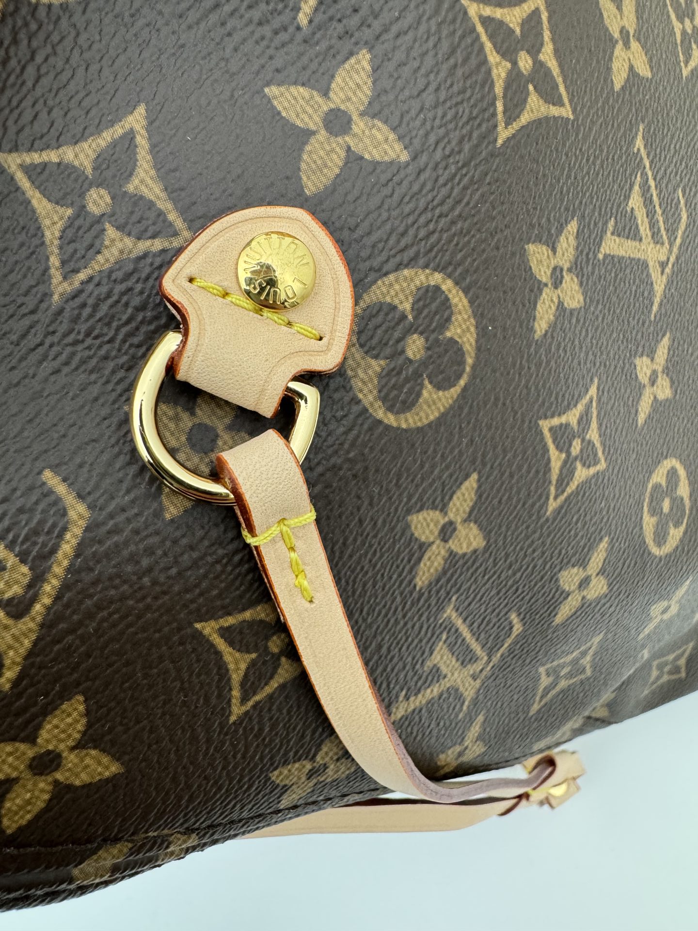 Louis Vuitton Neverfull Medium Shopping Tote with Detachable Zipper Pouch - Image 6