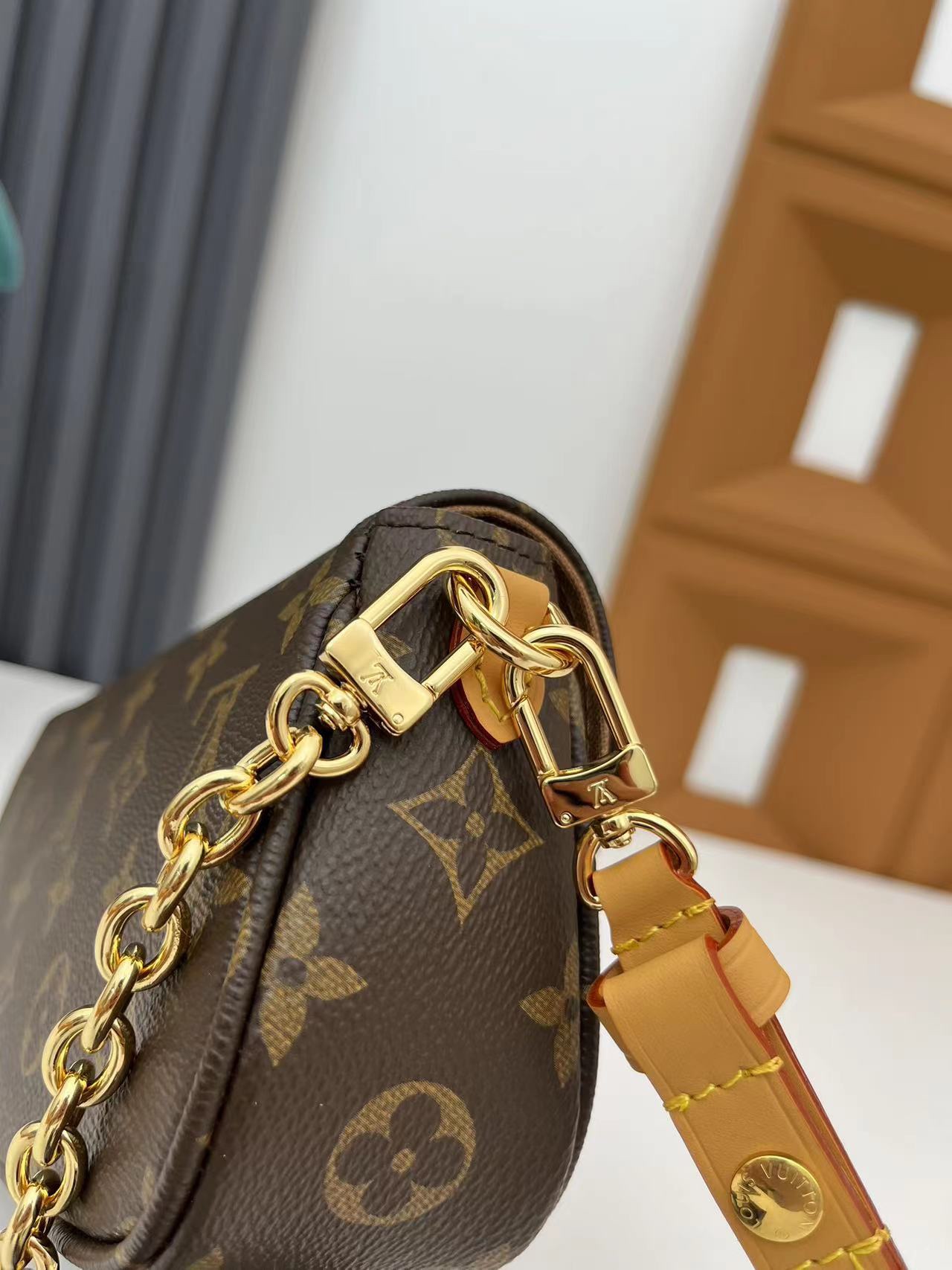 Louis Vuitton Wallet On Chain Ivy in Monogram Canvas - Image 6