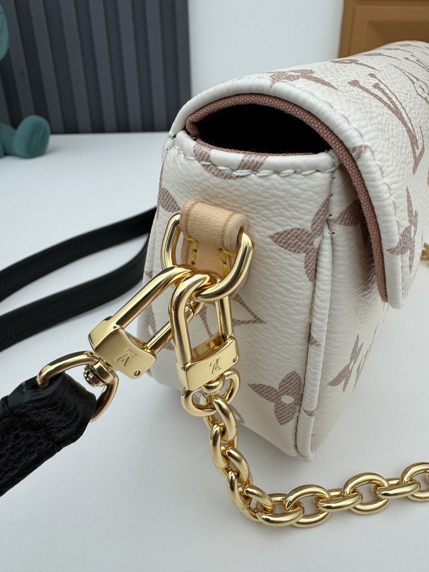 Louis Vuitton Wallet On Chain Ivy M83091 - Image 6