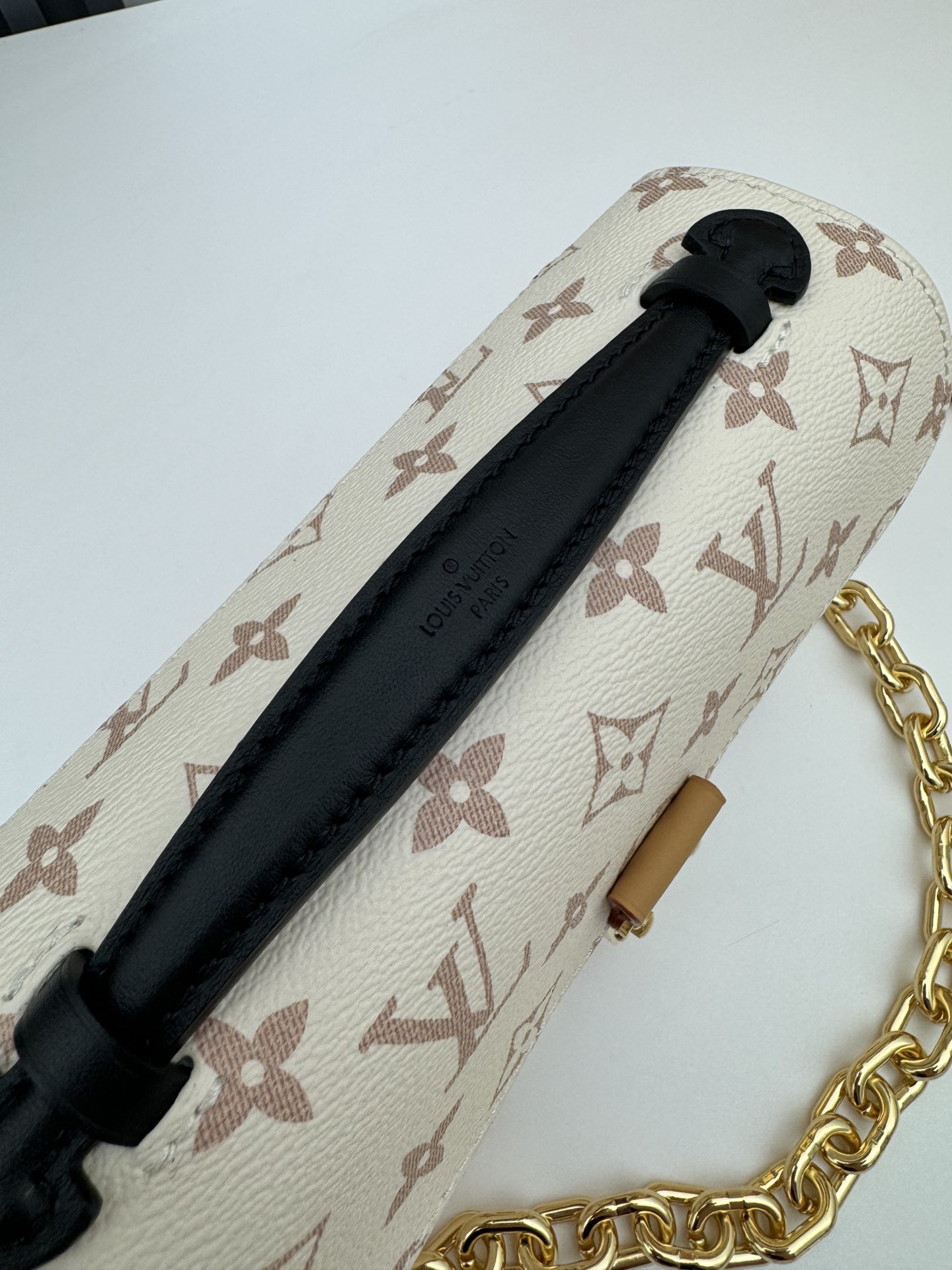 Pochette Métis East West Shoulder Bag - Image 6
