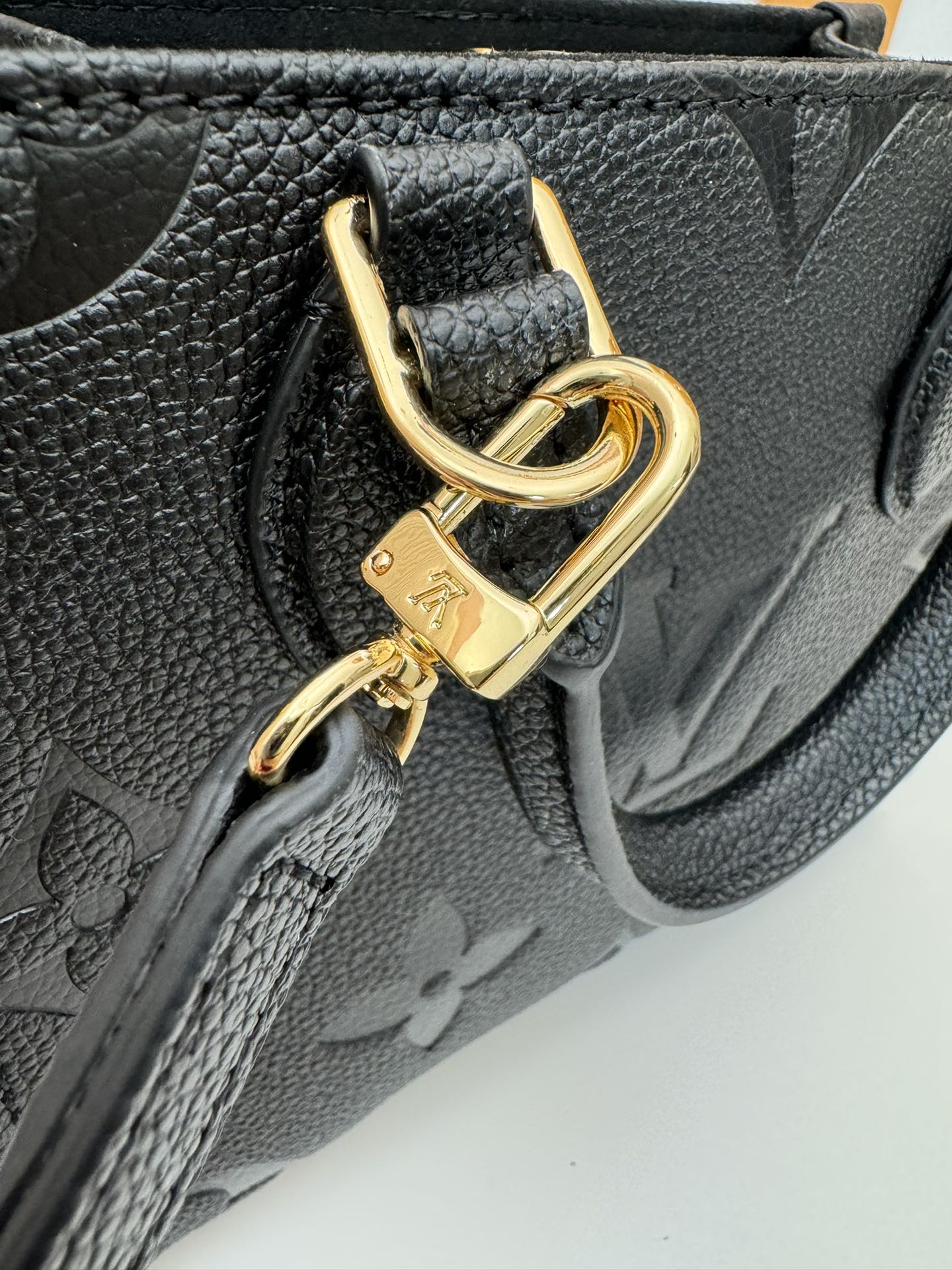 Louis Vuitton OnTheGo BB Monogram Empreinte Leather Handbag - Image 6