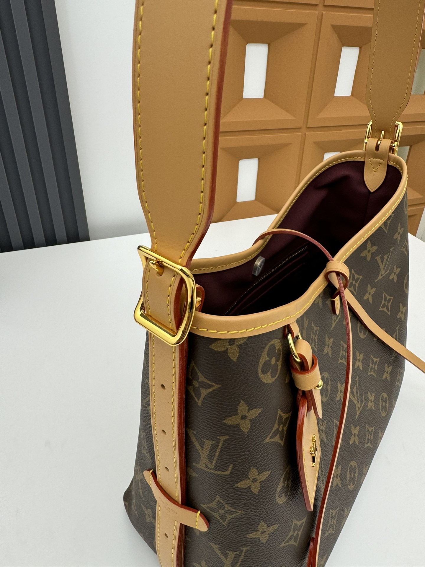 Louis Vuitton CarryAll Small Handbag M46203 in Monogram Canvas - Image 6