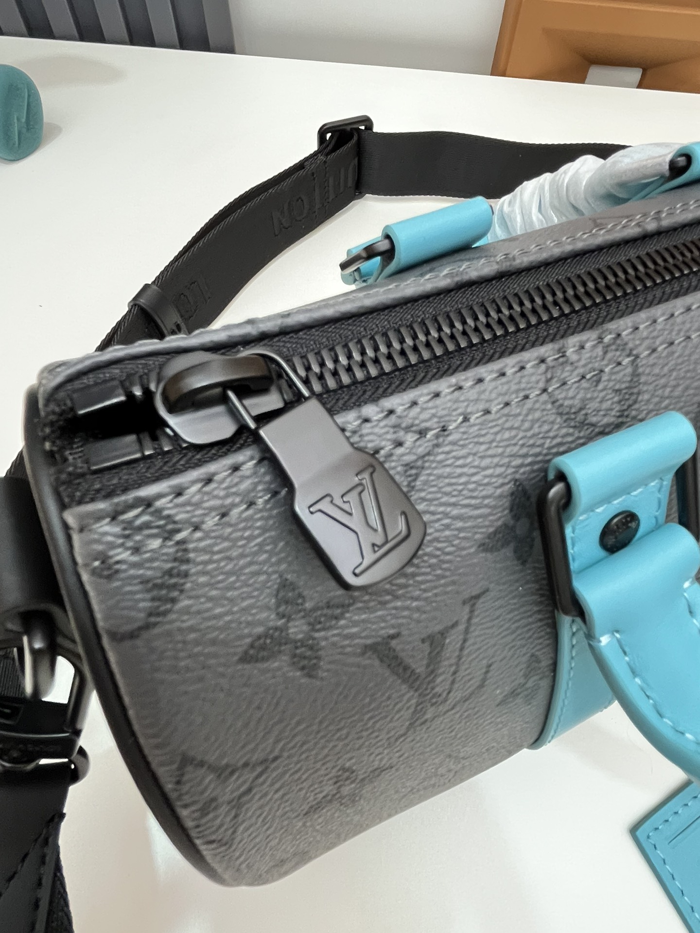Louis Vuitton Keepall 25 Turquoise Pillow Bag - Image 6