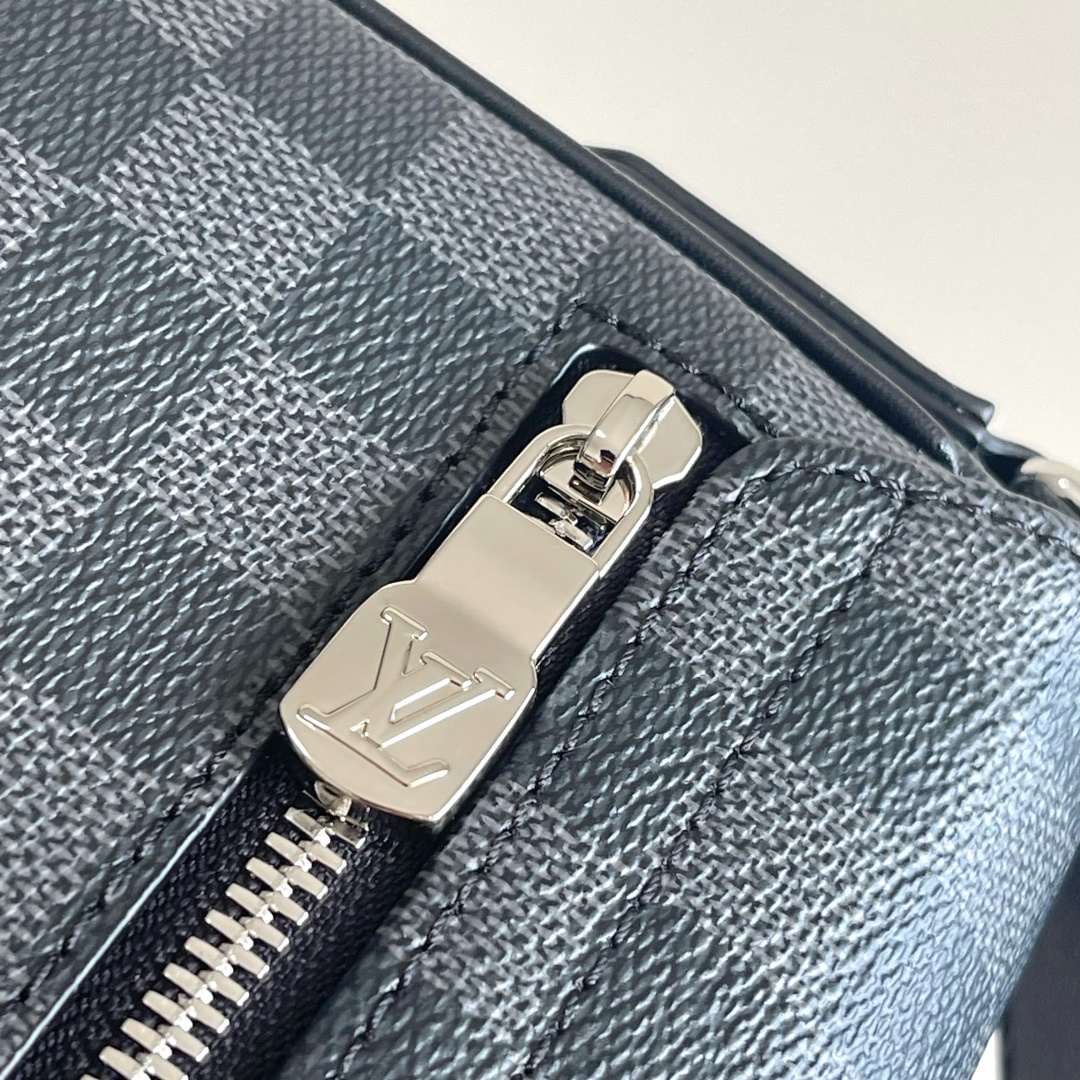 Louis Vuitton District Small Messenger Bag in Damier Graphite - Image 6