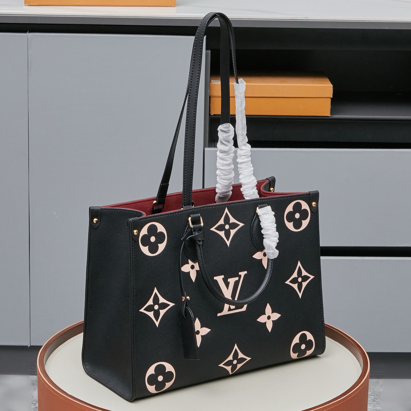 Louis Vuitton OnTheGo MM Monogram Empreinte Tote Bag - Image 6