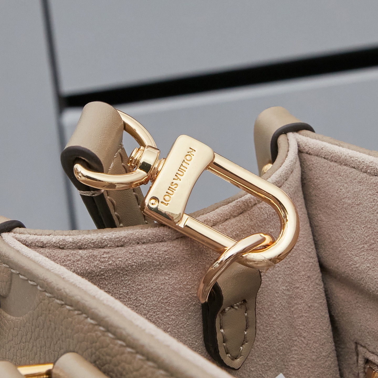 Louis Vuitton OnTheGo Small Tote Bag - Image 6