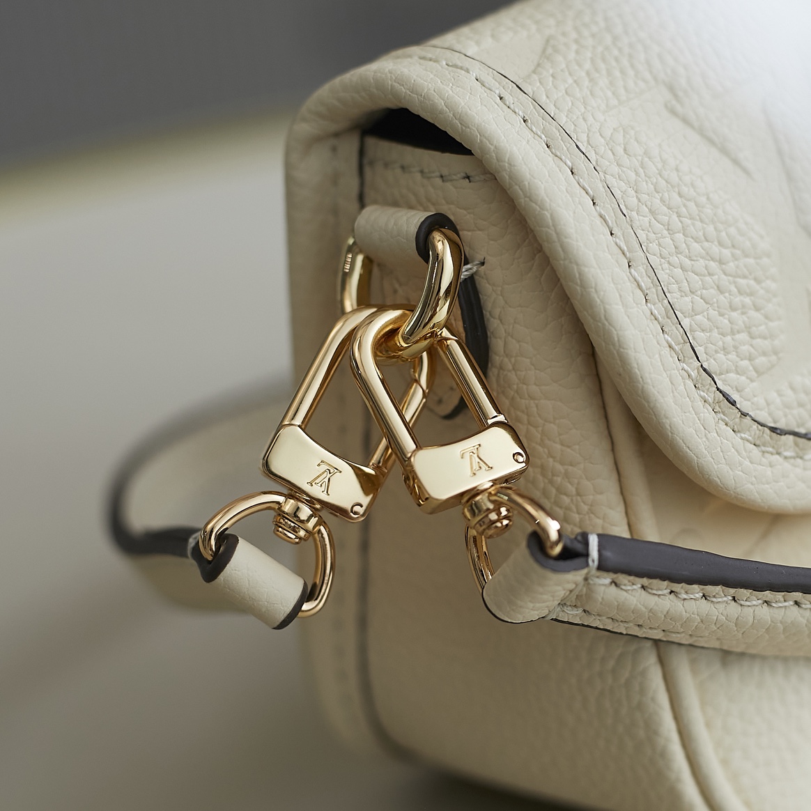Saint Laurent Nano Diane Handbag M83566 - Image 6