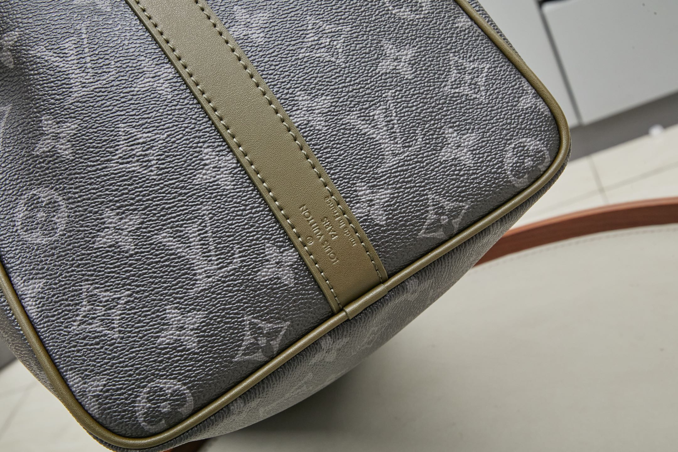 Louis Vuitton Keepall Bandoulière 45 Travel Bag in Monogram Eclipse - Image 6