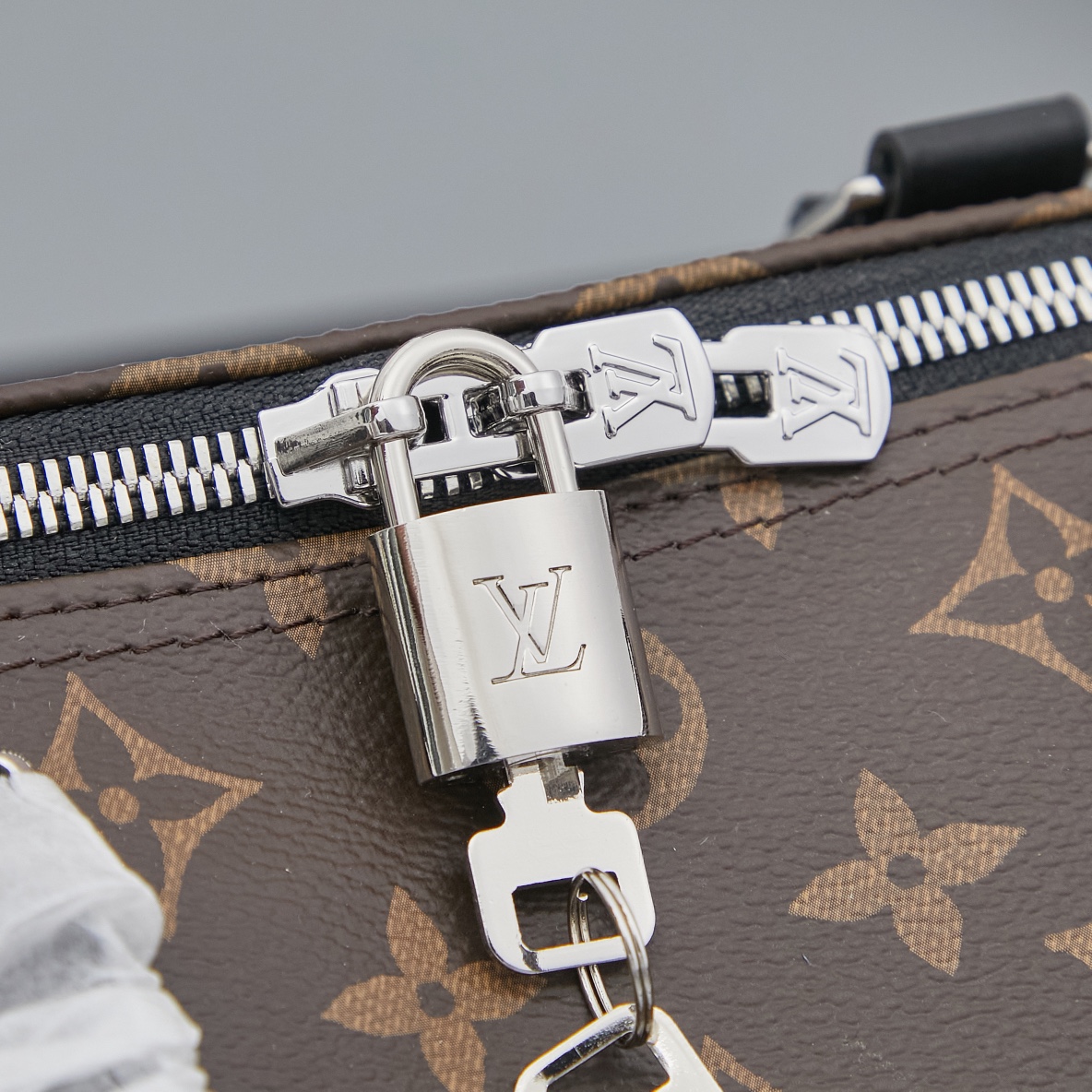 Speedy Soft 30 Dark Monogram Handbag - Image 6