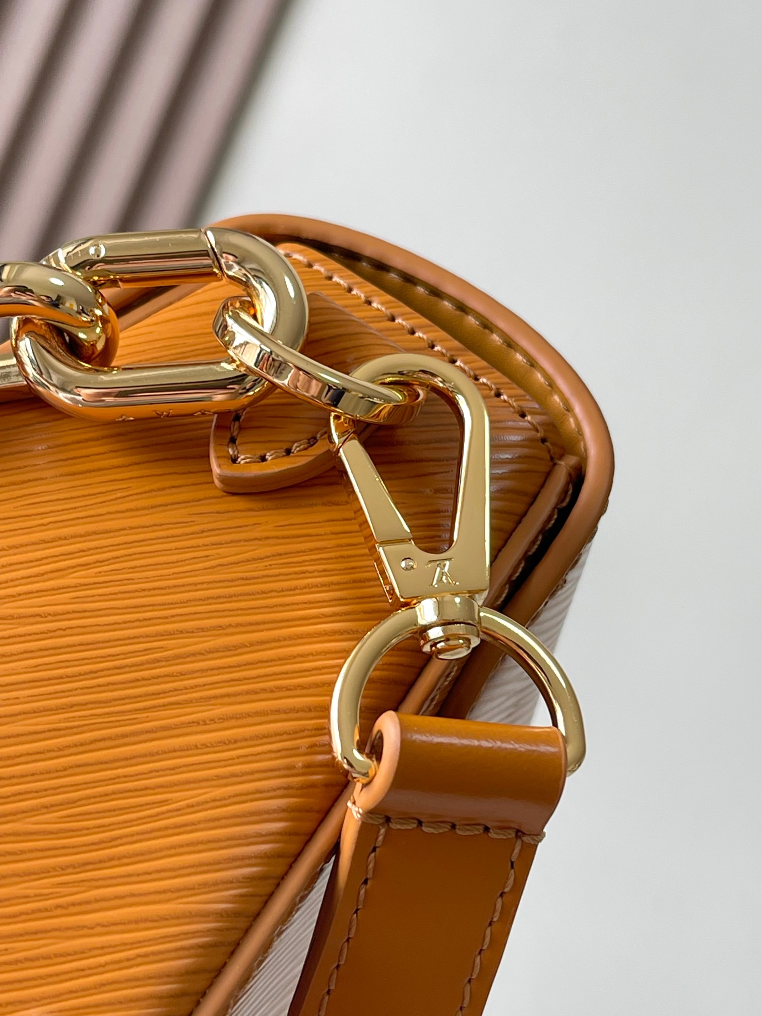 Louis Vuitton Twist Lo XL Epi Leather Handbag - Image 6