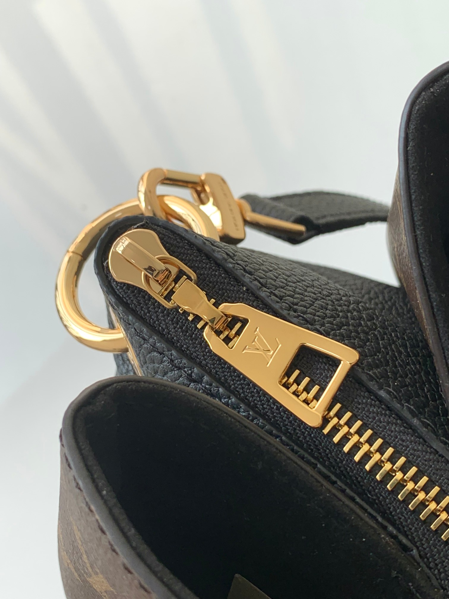 Louis Vuitton Opéra Handbag M46508 - Image 6