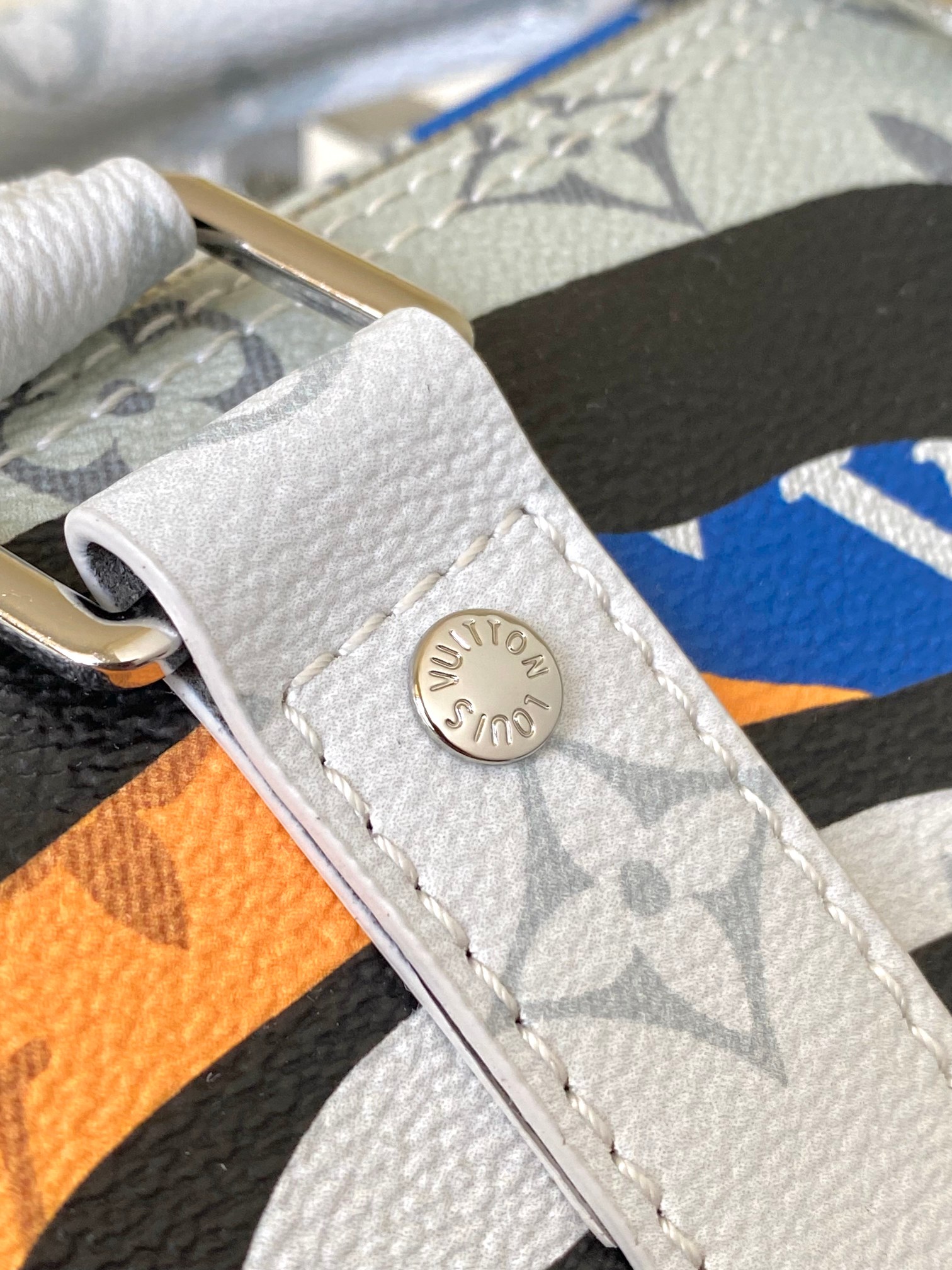 Louis Vuitton Keepall Bandoulière 25 Handbag - Image 6