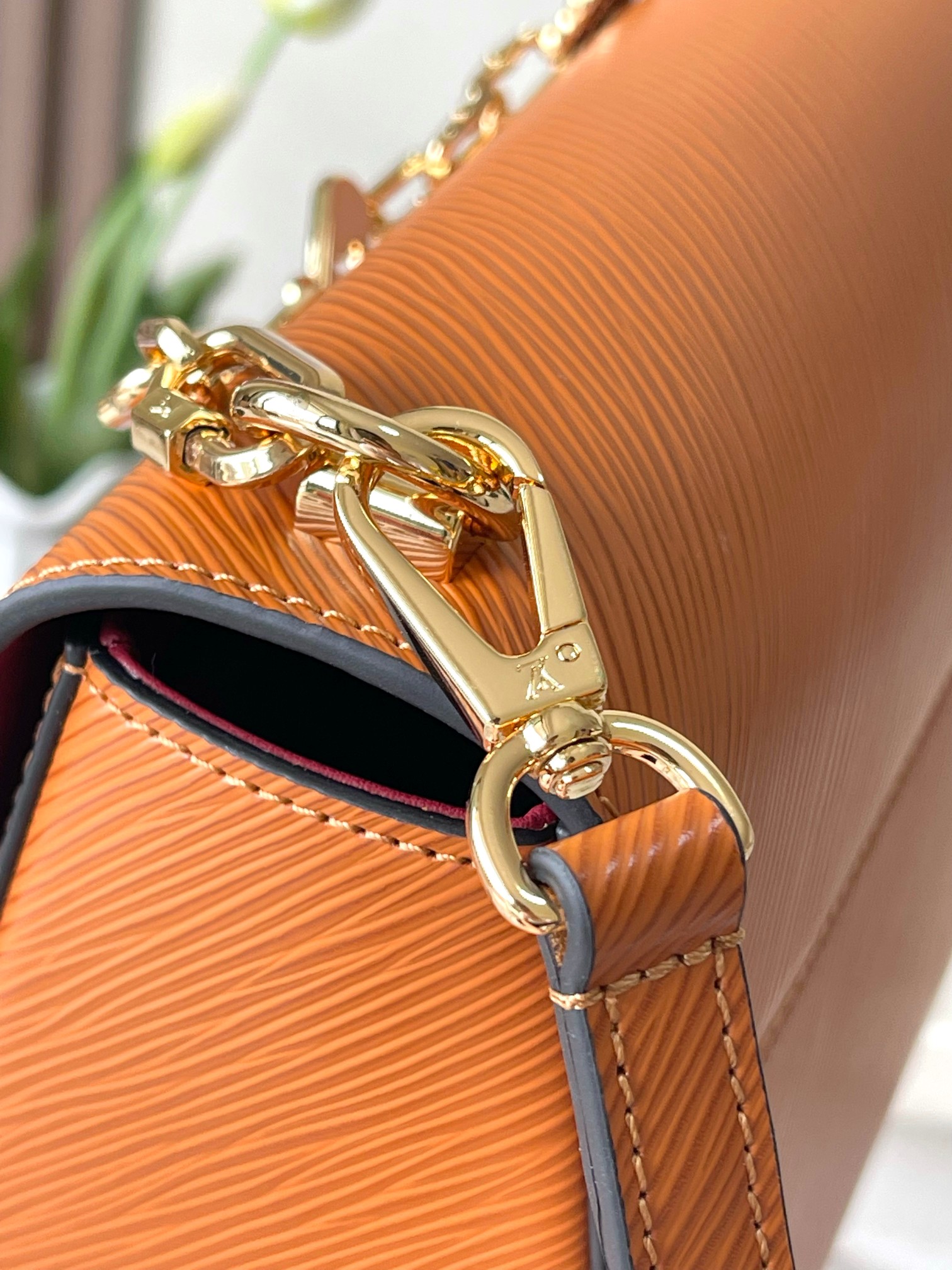 Louis Vuitton Twist Medium Handbag - Image 6