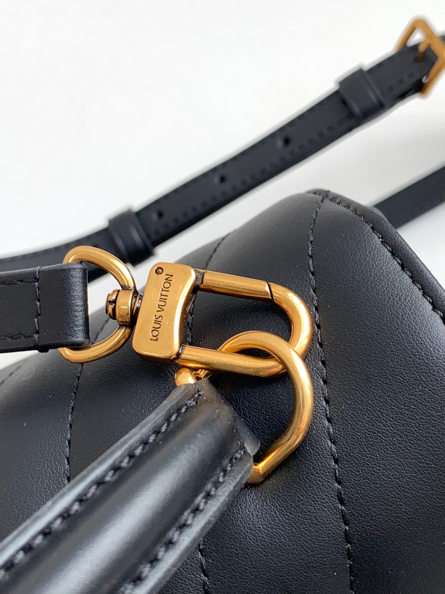 Louis Vuitton Hold Me New Wave Handbag - Image 6