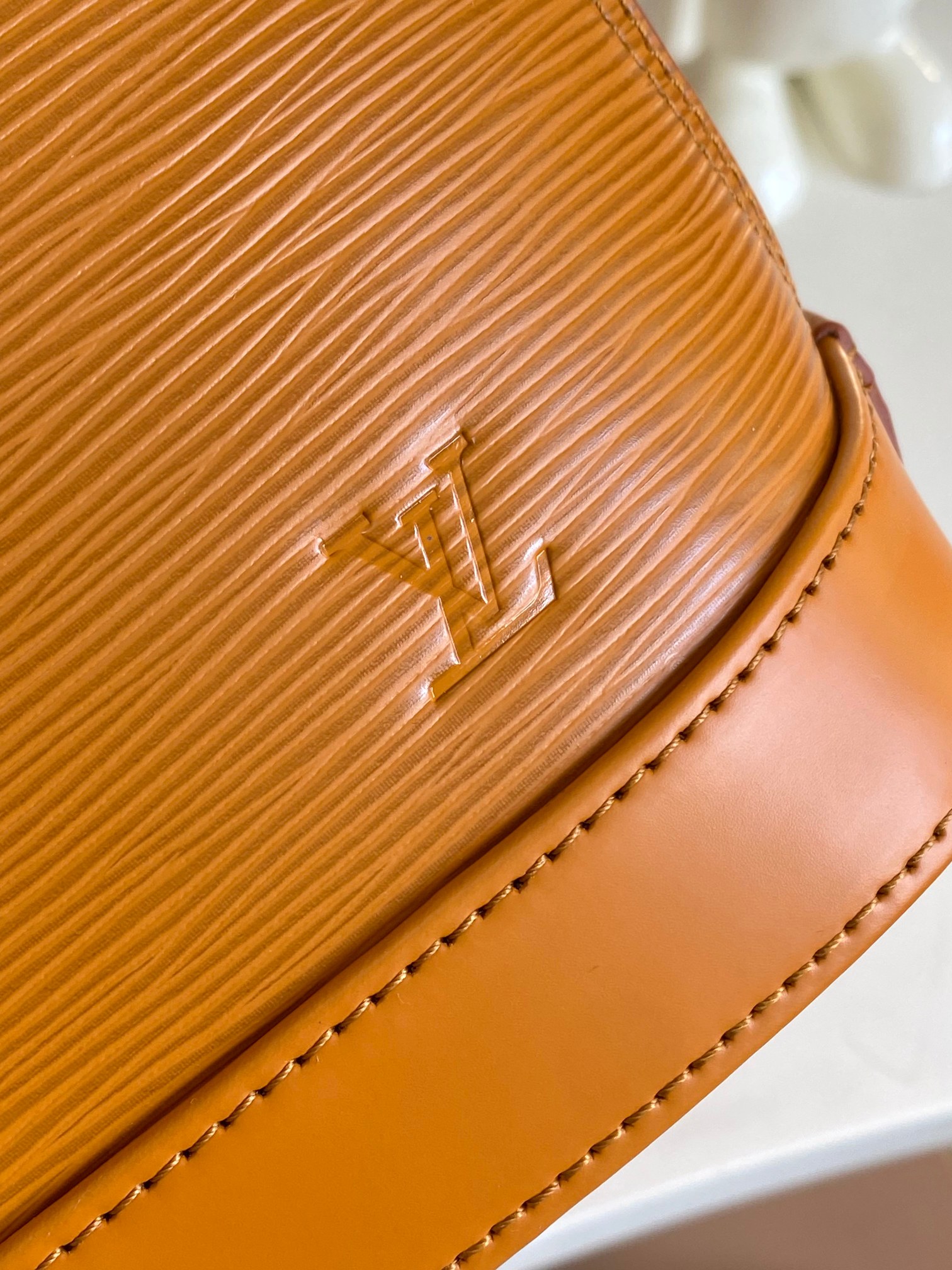 Louis Vuitton Alma BB Epi Leather Handbag - Image 6