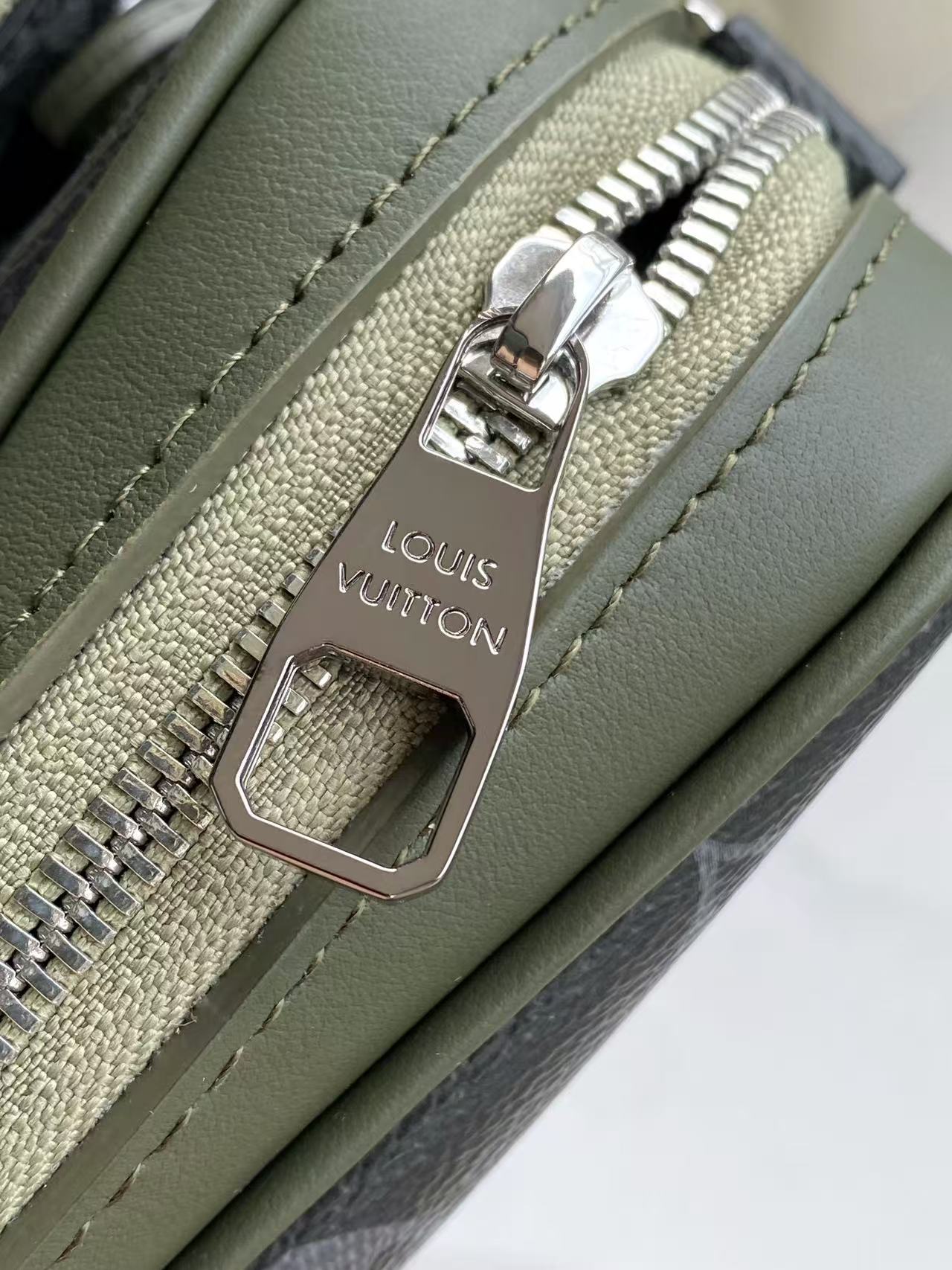 Louis Vuitton Trio Messenger Bag M28628 - Image 6