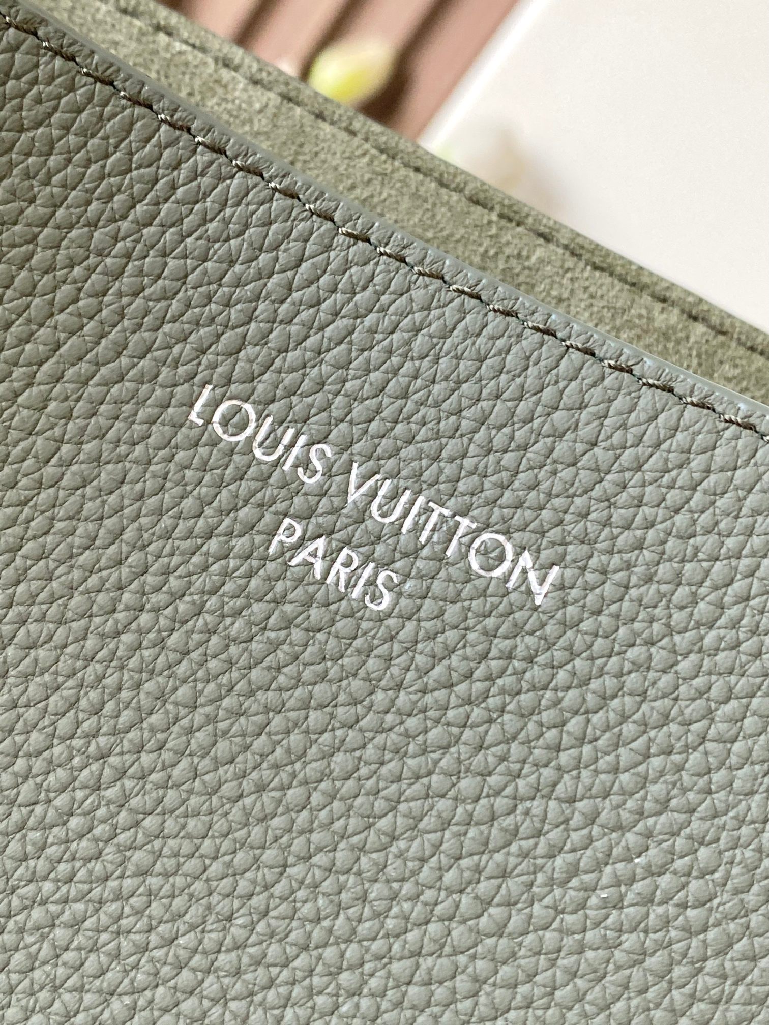 Louis Vuitton Verso Hobo Reversible Leather Handbag - Image 6
