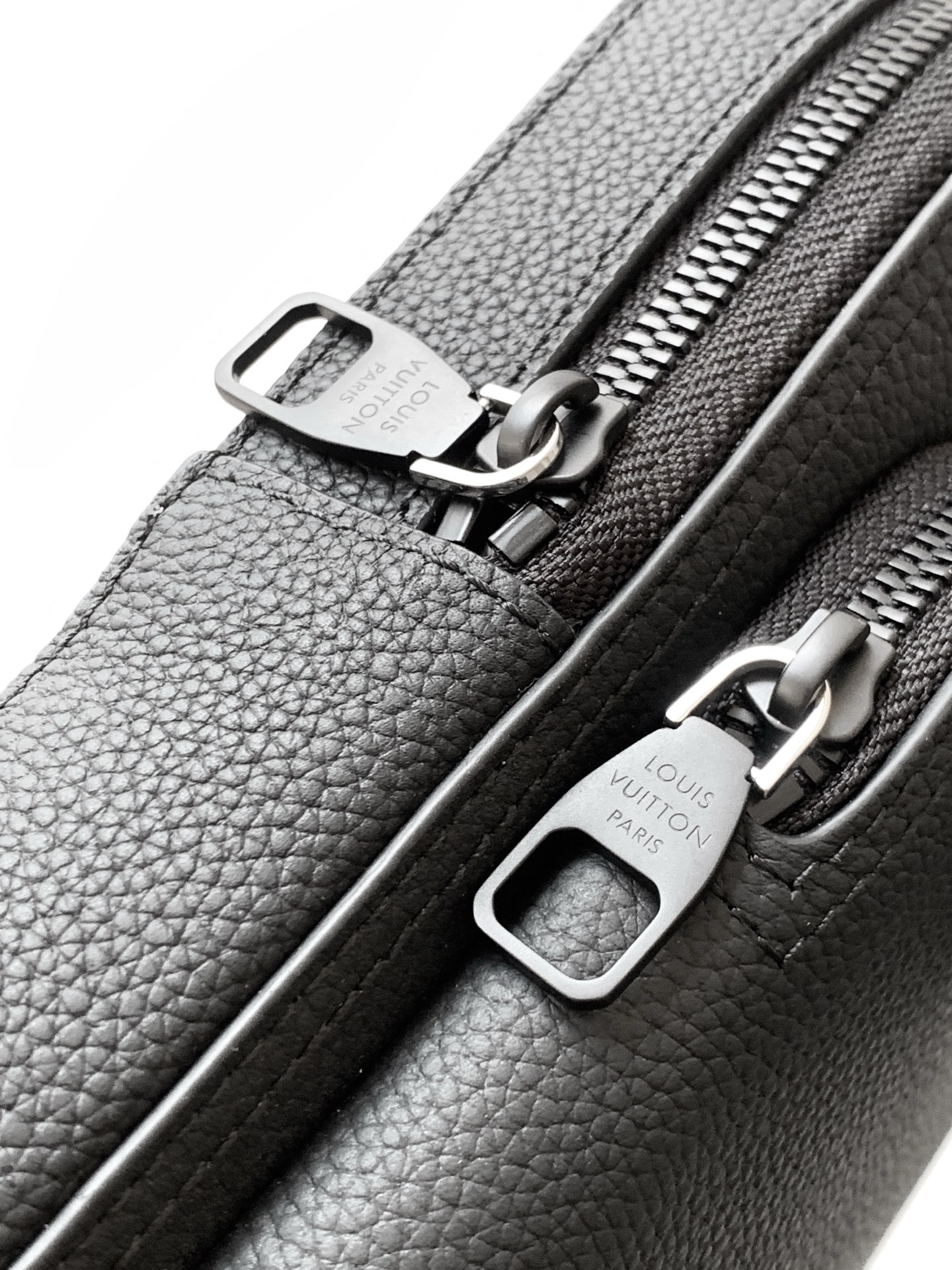 Louis Vuitton Avenue Sling Bag PM M15255 - Image 6