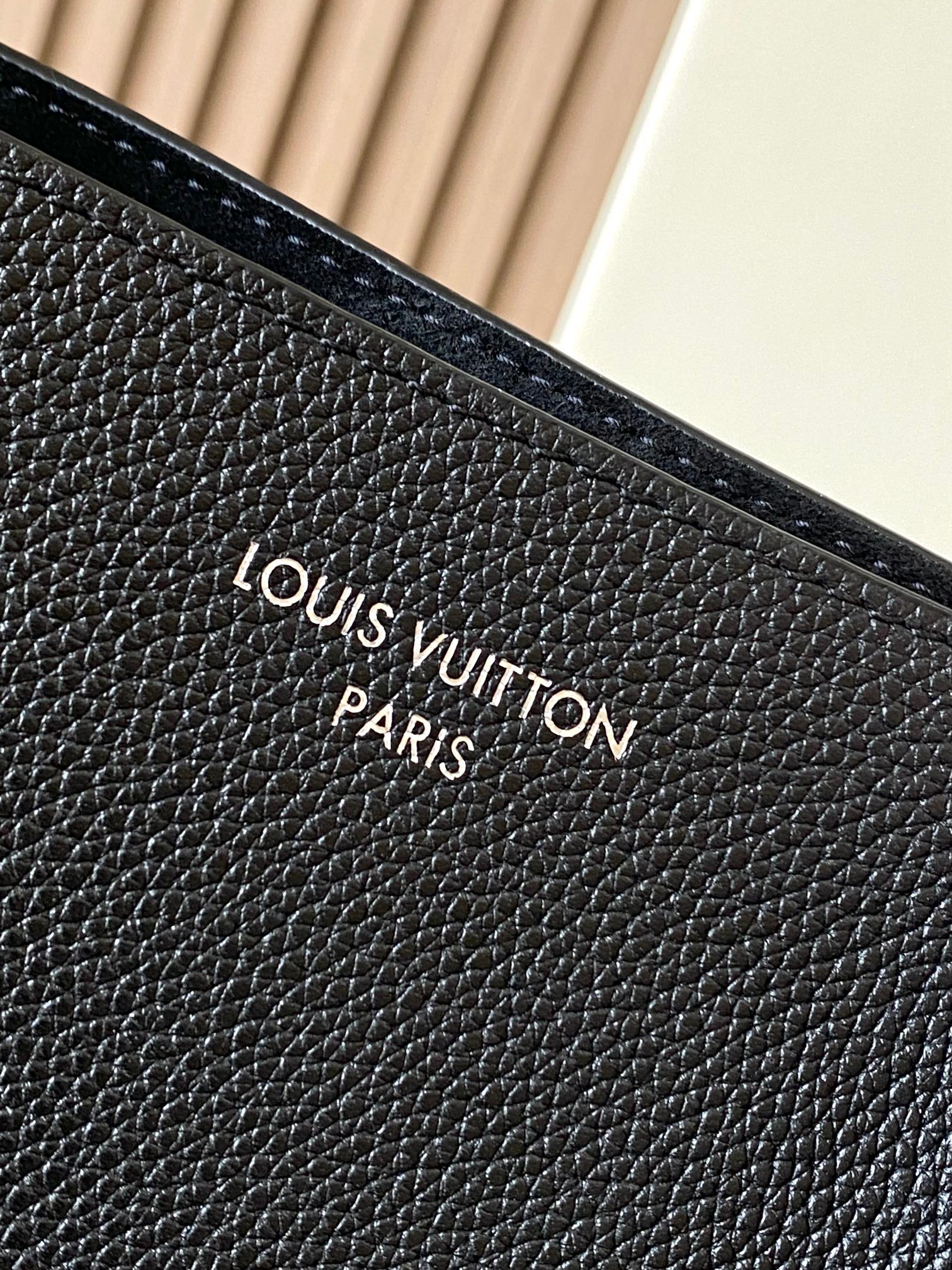Louis Vuitton Verso Hobo Bag - Image 6