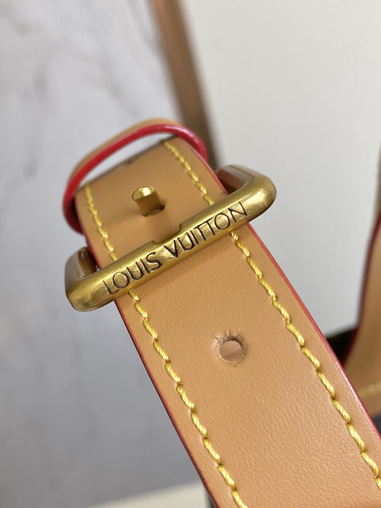 Louis Vuitton Medium Leather Handbag with Detachable Shoulder Strap - Image 6