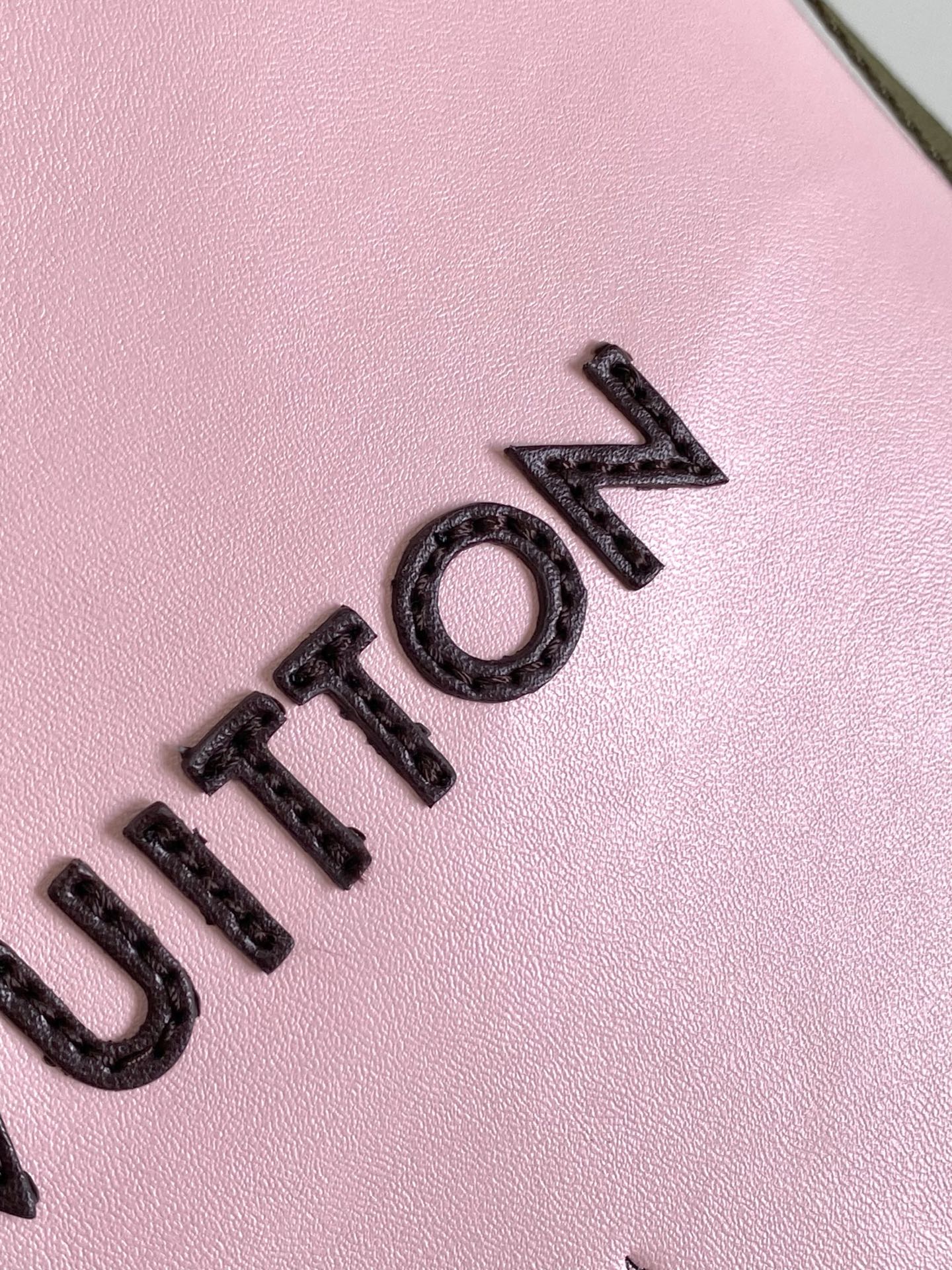 Louis Vuitton M152 Medium Leather Handbag - Image 6