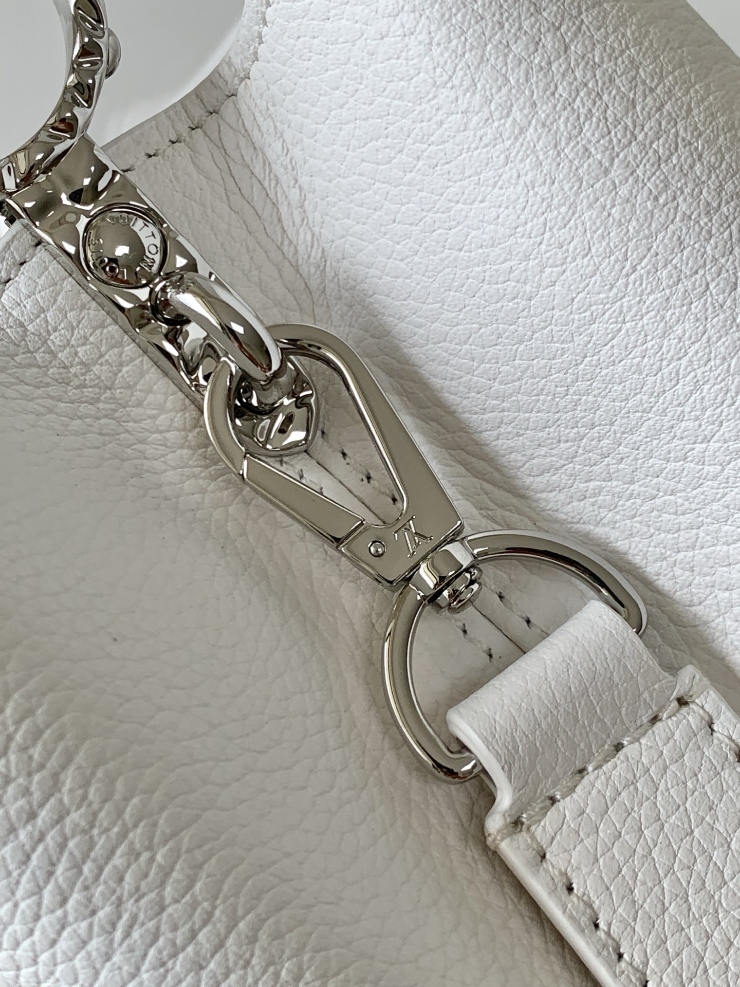 Louis Vuitton LV Crush Capucines East West Medium Handbag - Image 6