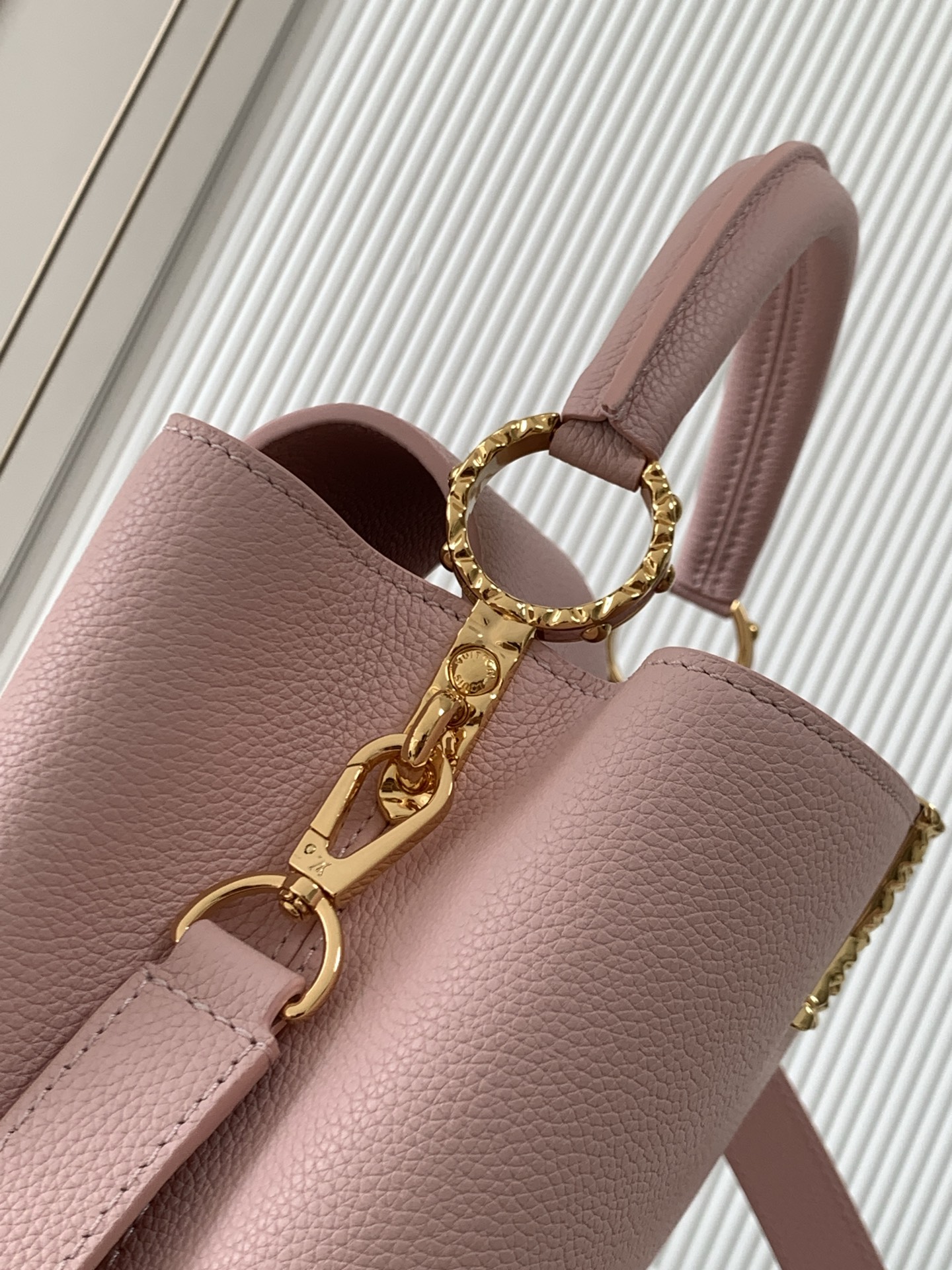 Louis Vuitton Capucines East West Medium Handbag - Image 6