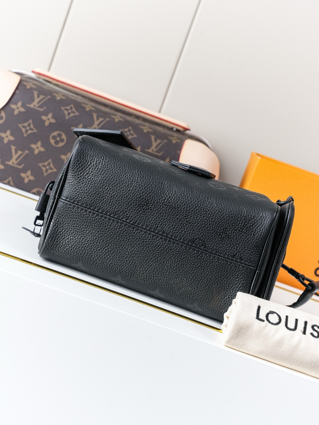 Louis Vuitton Speedy Bandouliere 20 Monogram Leather Handbag - Image 6
