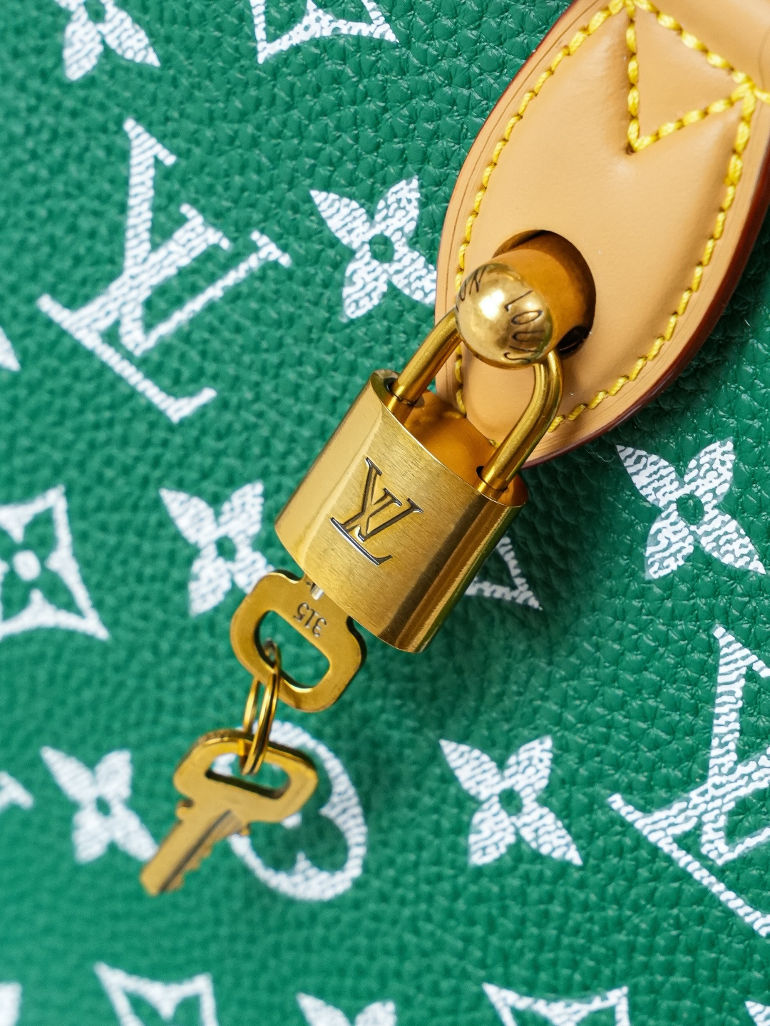 Louis Vuitton Speedy Bandouliere 30 Monogram Leather Handbag - Image 6