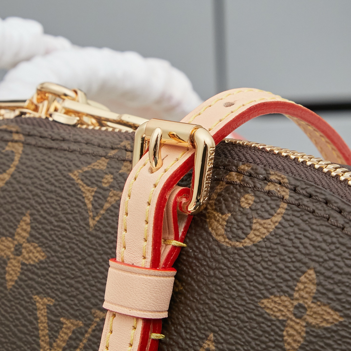 Squire East West Handbag - Image 6