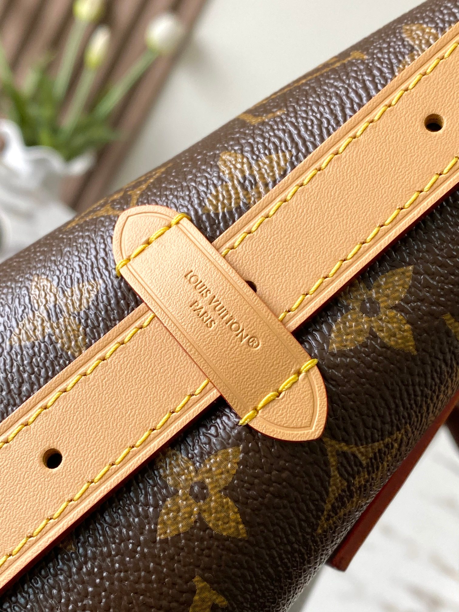 Louis Vuitton CarryAll EastWest Handbag in Monogram Canvas and Leather - Image 6