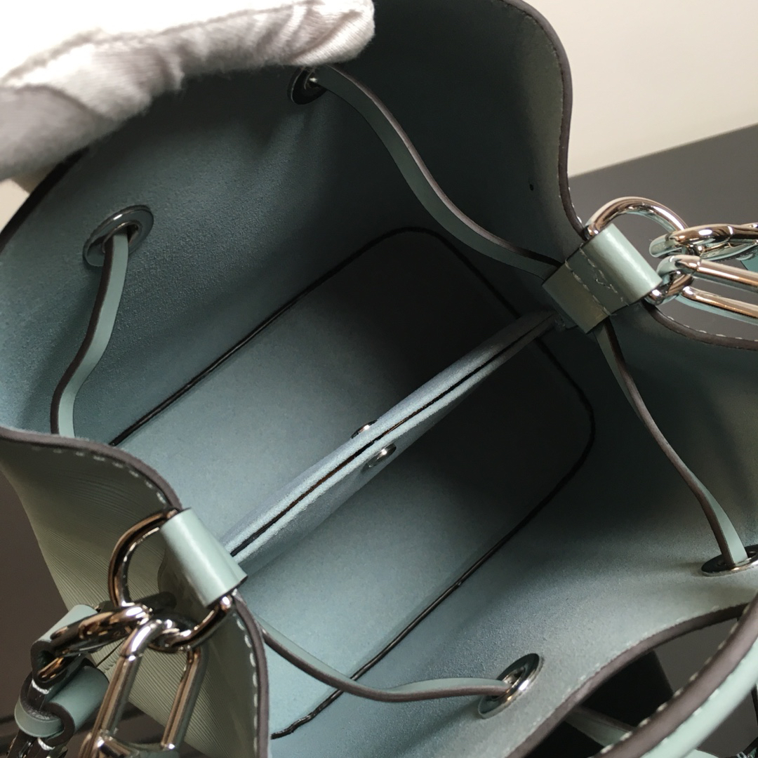 Louis Vuitton NéoNoé BB Bucket Bag in Pale Green Epi Leather - Image 6