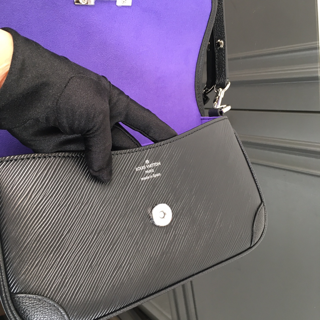 Louis Vuitton Buci Handbag - Image 6