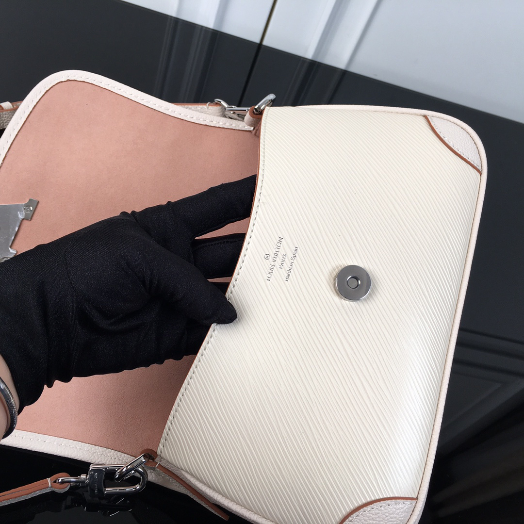 Louis Vuitton Buci Handbag in White Epi Leather - Image 6