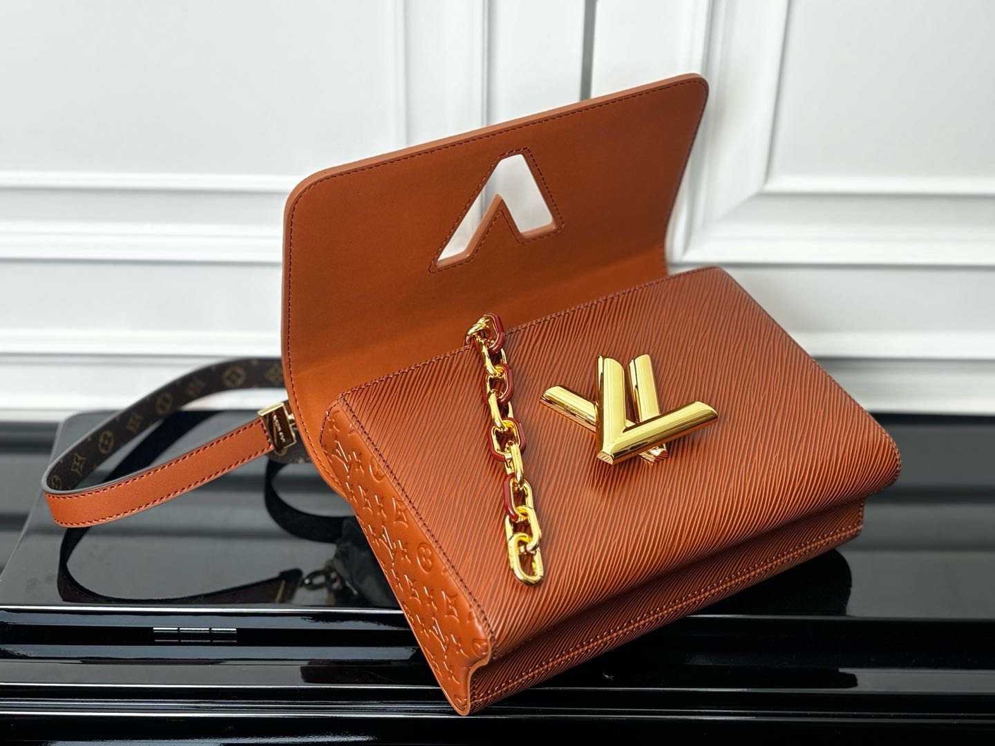 Louis Vuitton Twist MM Slim Crossbody Bag in Brown Epi Leather - Image 6