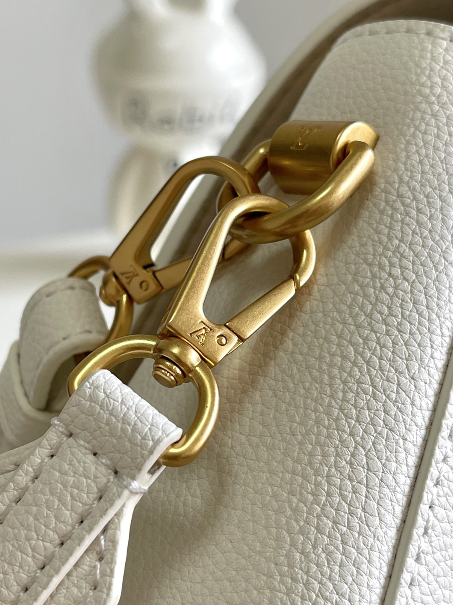 Louis Vuitton Soft Twist Leather Shoulder Bag M24639 - Image 6