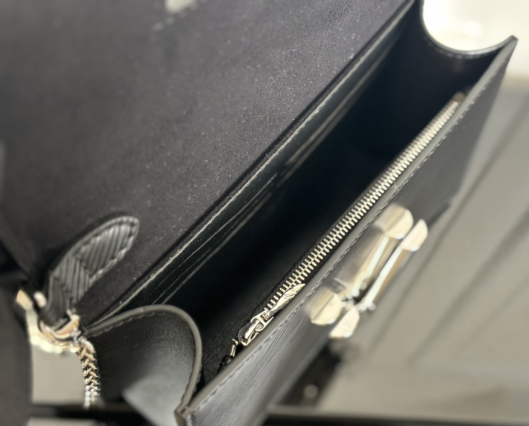 Louis Vuitton Twist Belt Chain Bag - Image 6