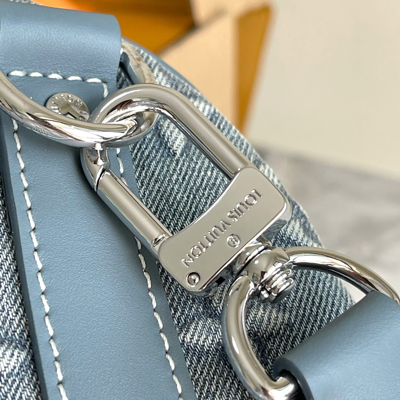 Louis Vuitton Keepall Bandoulière 25 Denim Travel Bag - Image 6