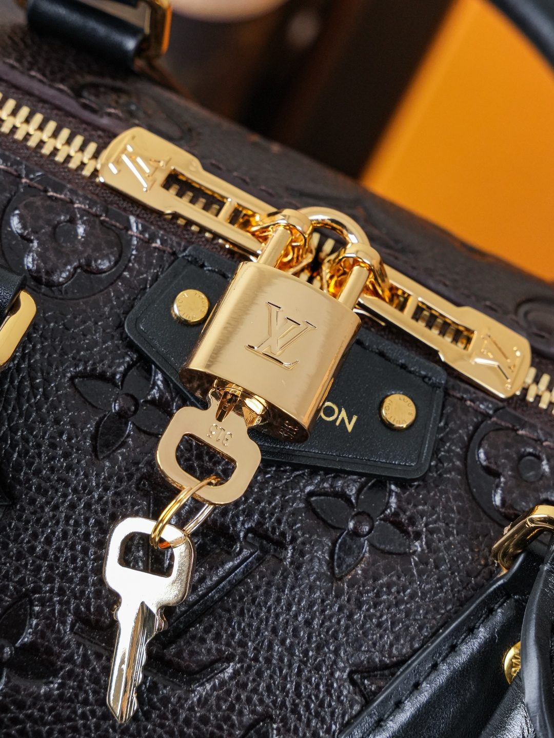 Louis Vuitton Speedy Trunk 25 Handbag - Image 6