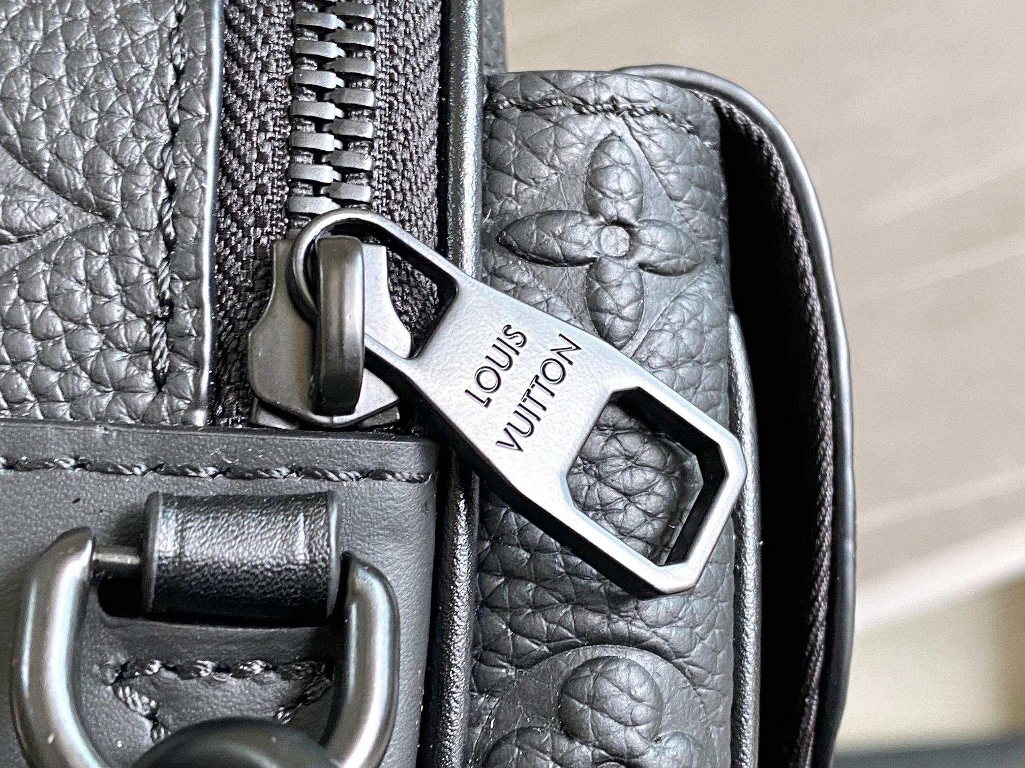 Louis Vuitton S Lock Messenger Bag M58489 in Black - Image 6